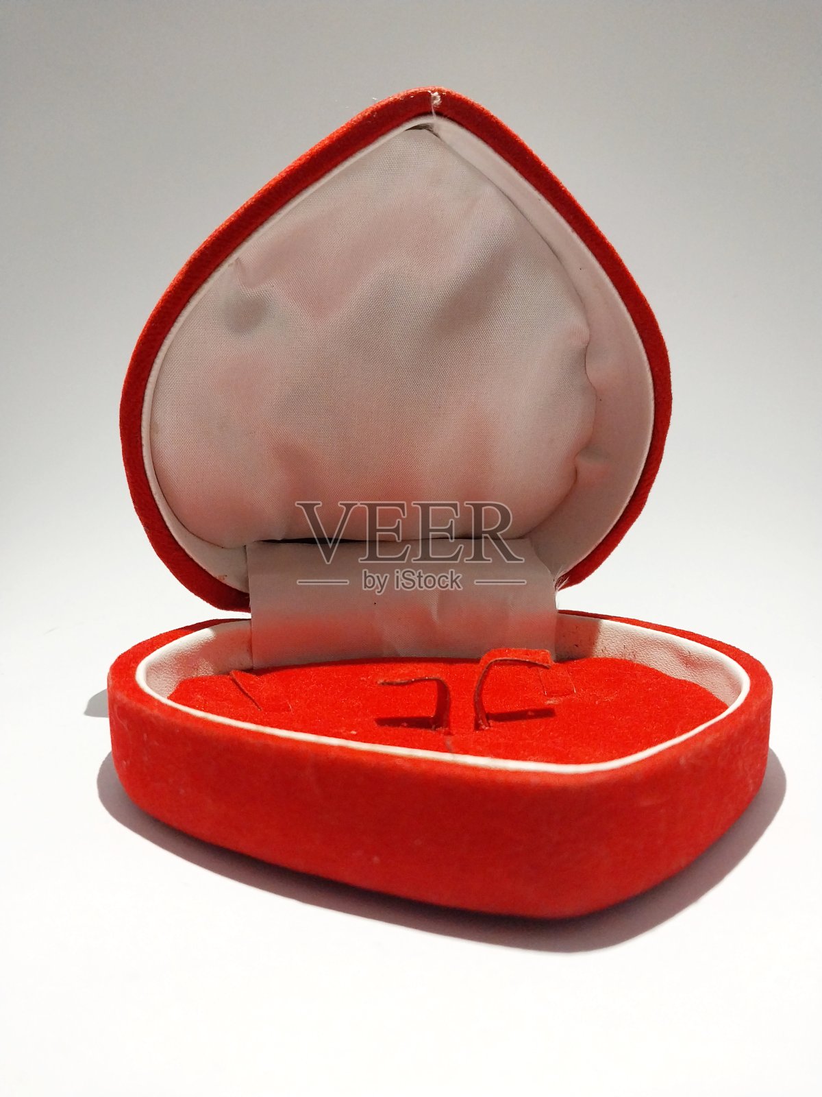 红色首饰盒照片摄影图片