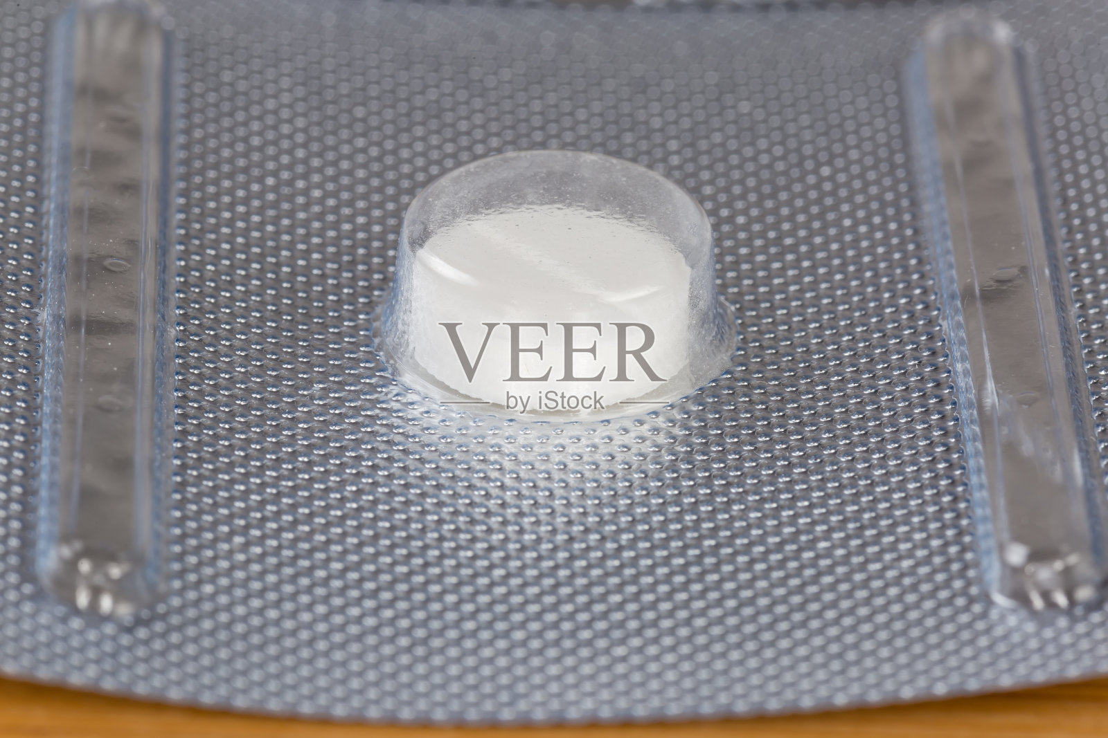 吸塑包装的白色药丸特写，选择性聚焦照片摄影图片