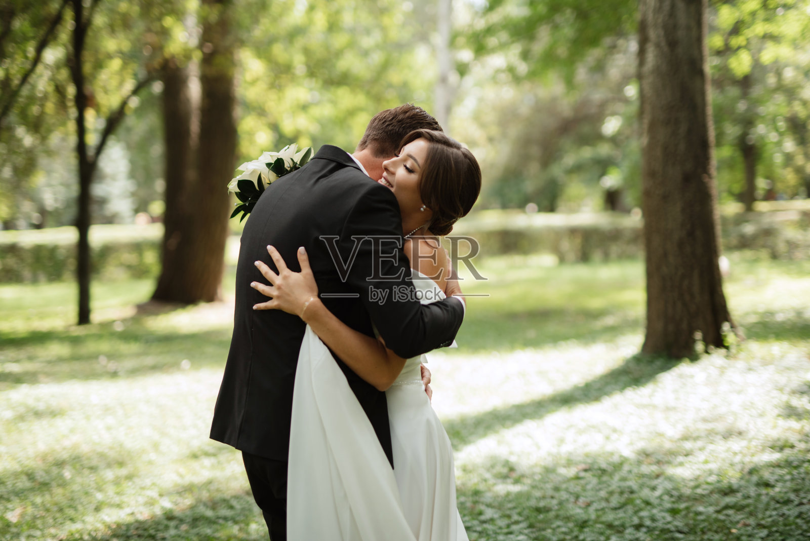 新郎新娘的第一次见面照片摄影图片