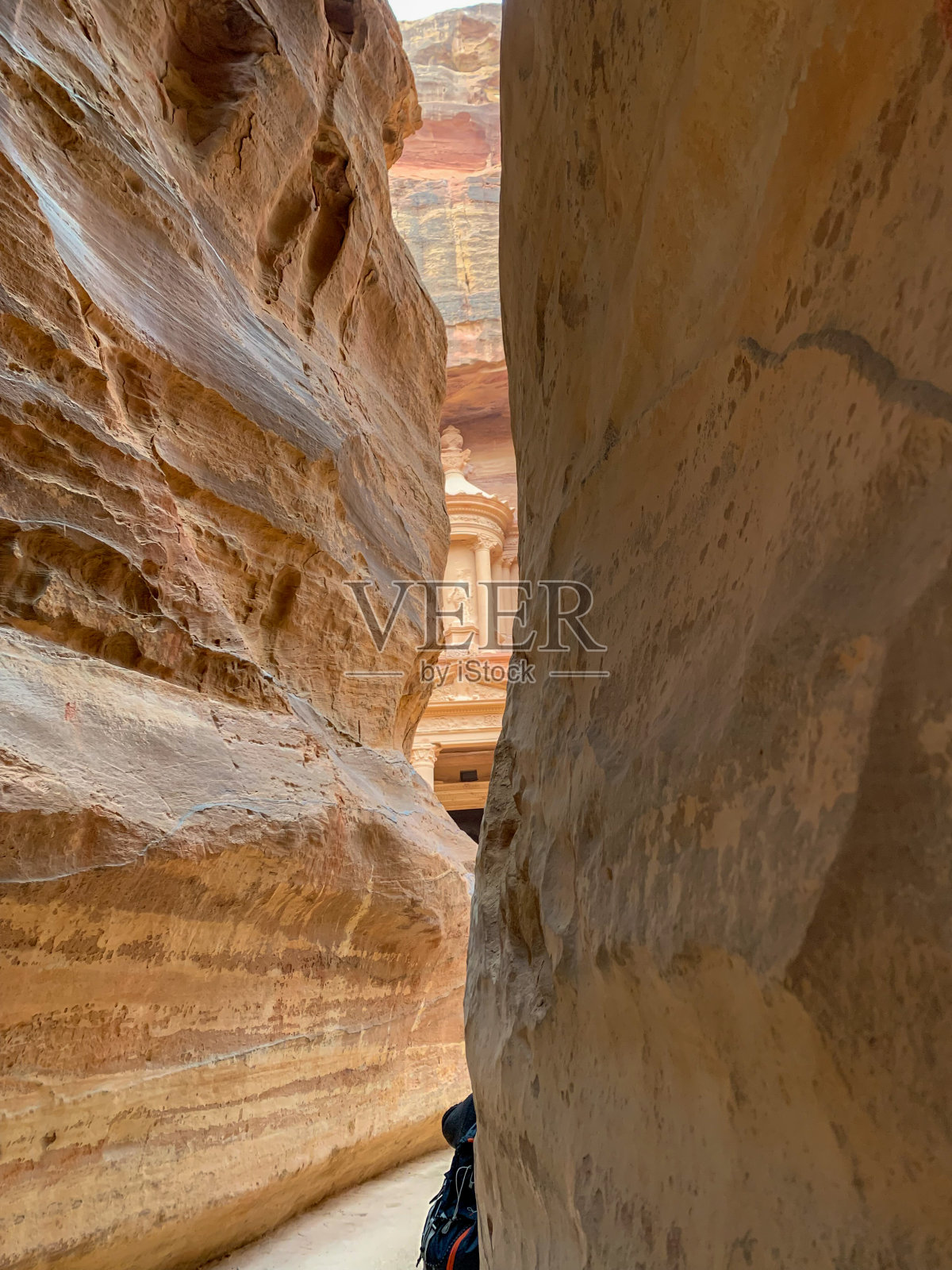 这条路通往约旦佩特拉的财政部照片摄影图片