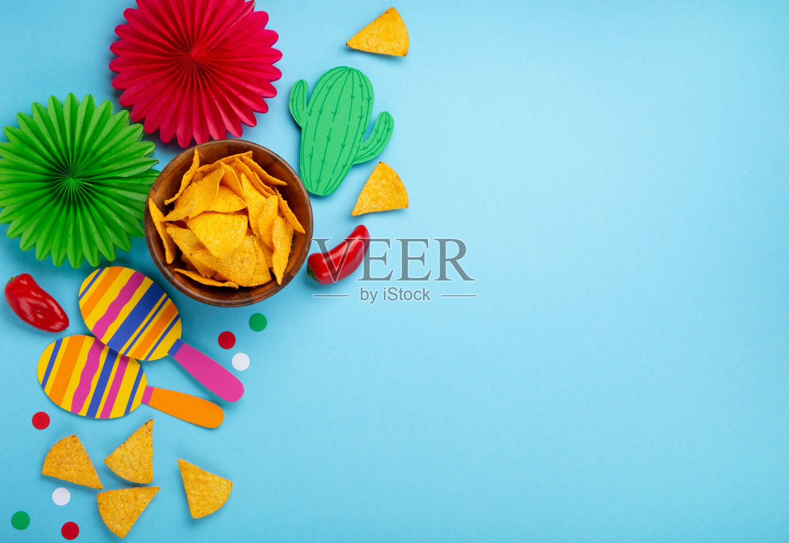 Cinco de Mayo(5月5日)节日庆祝概念在蓝色背景。照片摄影图片