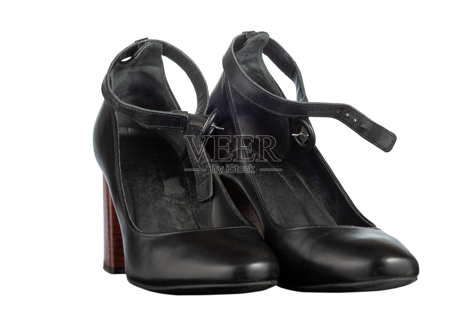 黑色皮革高棕色高跟鞋女性鞋孤立在白色背景。照片摄影图片