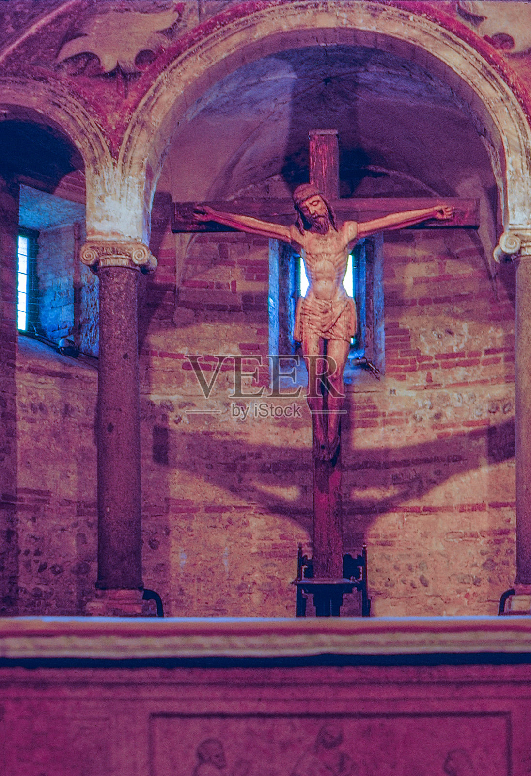 1989年旧正片扫描，意大利维罗纳，圣费默马焦雷地下教堂内部照片摄影图片