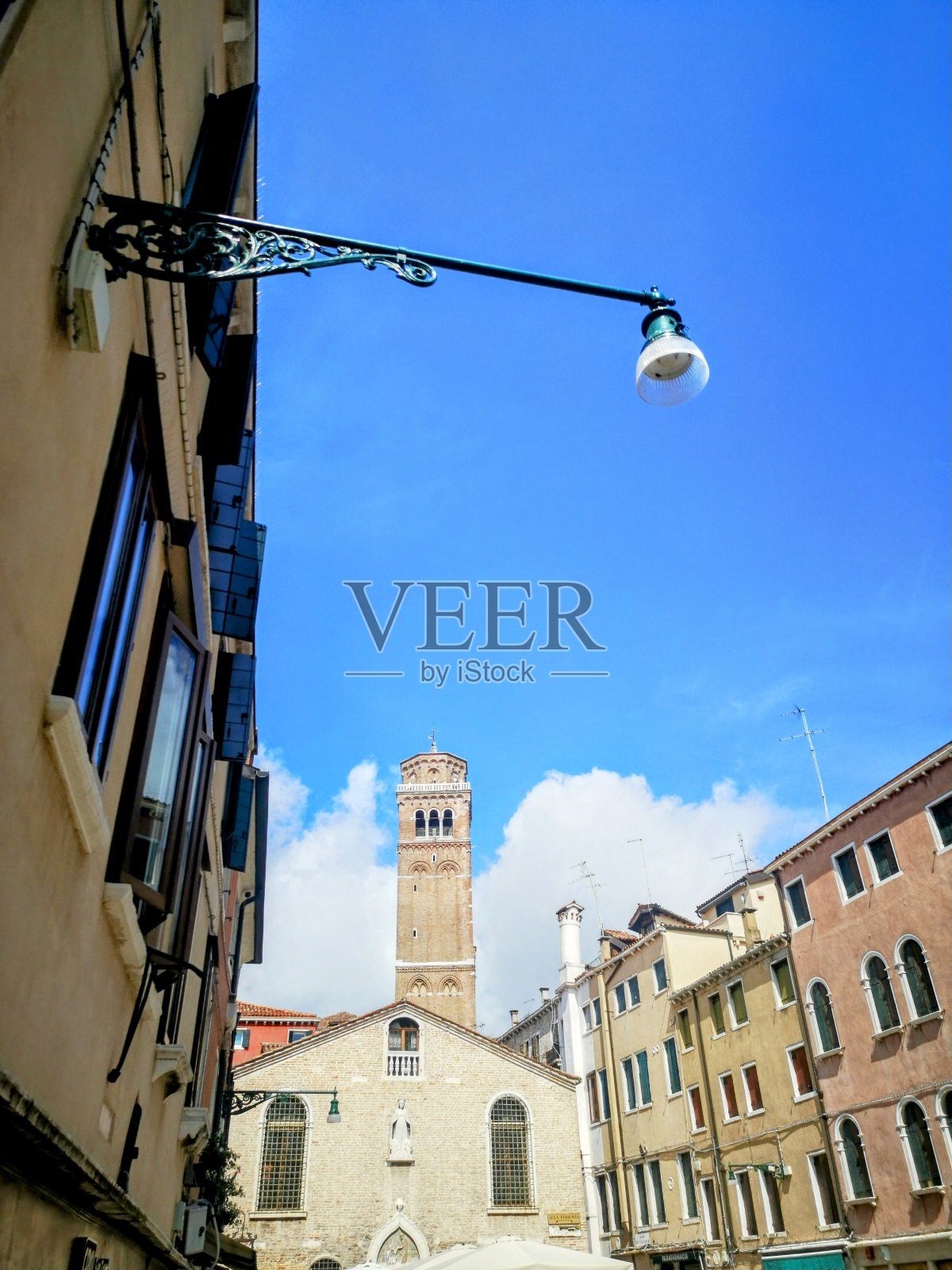 威尼斯的街灯与城堡塔照片摄影图片