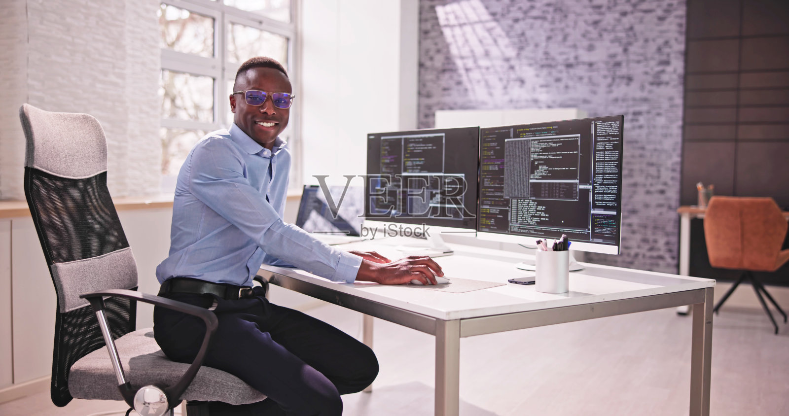 程序员编码课程。网页开发编码器照片摄影图片