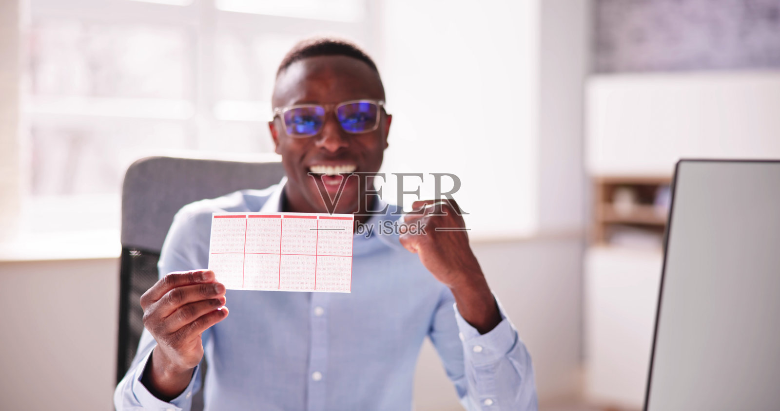 非洲彩票中奖者照片摄影图片