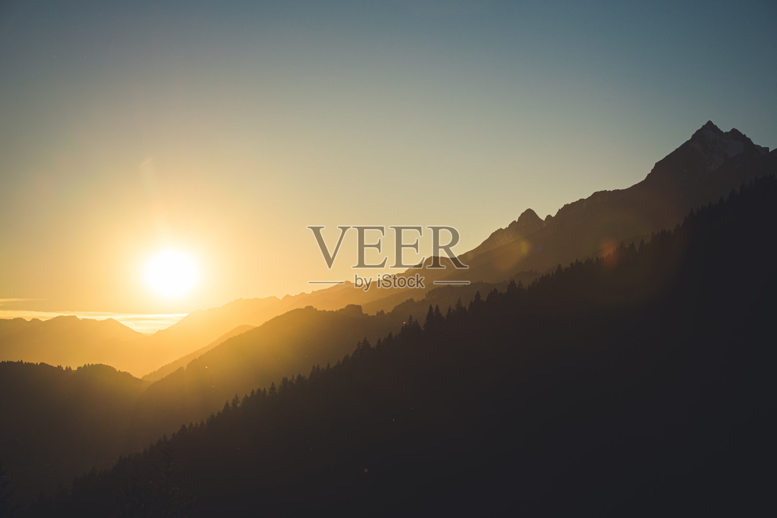 塞尔瓦山谷的日落照片摄影图片