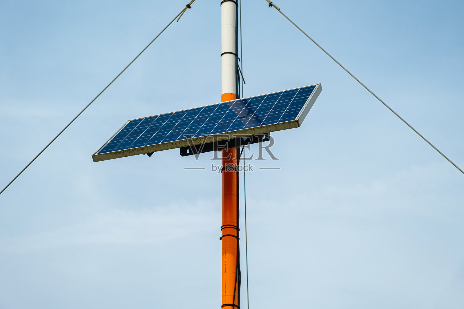 小型太阳能板生态电源，替代绿色能源。可再生电力照片摄影图片