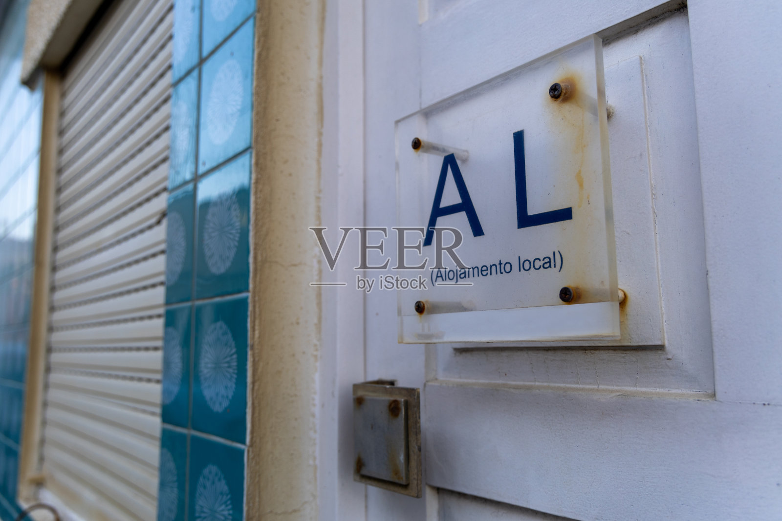 带有当地住宿标志的招待所照片摄影图片