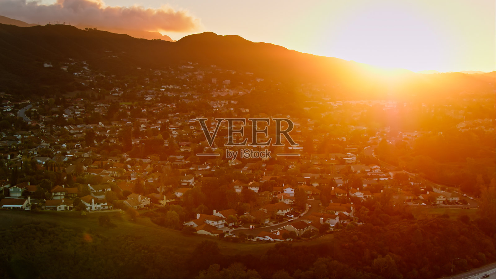 千橡市，加州日落——鸟瞰图照片摄影图片