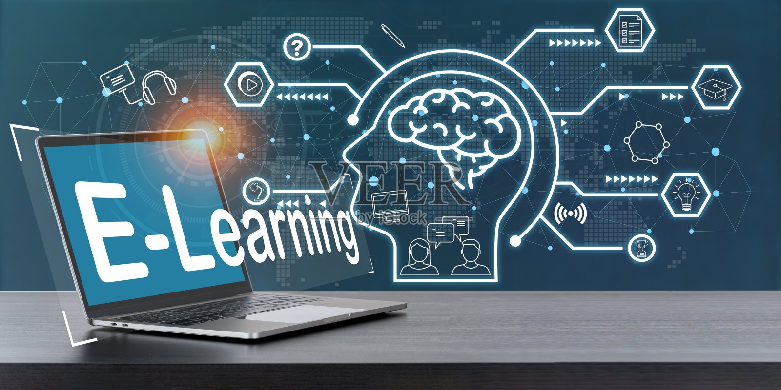 笔记本电脑在桌子上空白的白色屏幕照片摄影图片