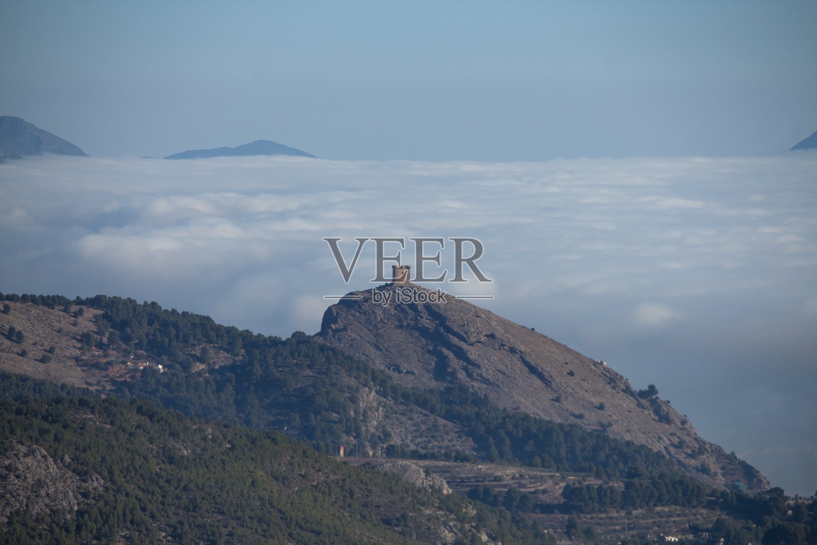 科centaina城堡和雾照片摄影图片