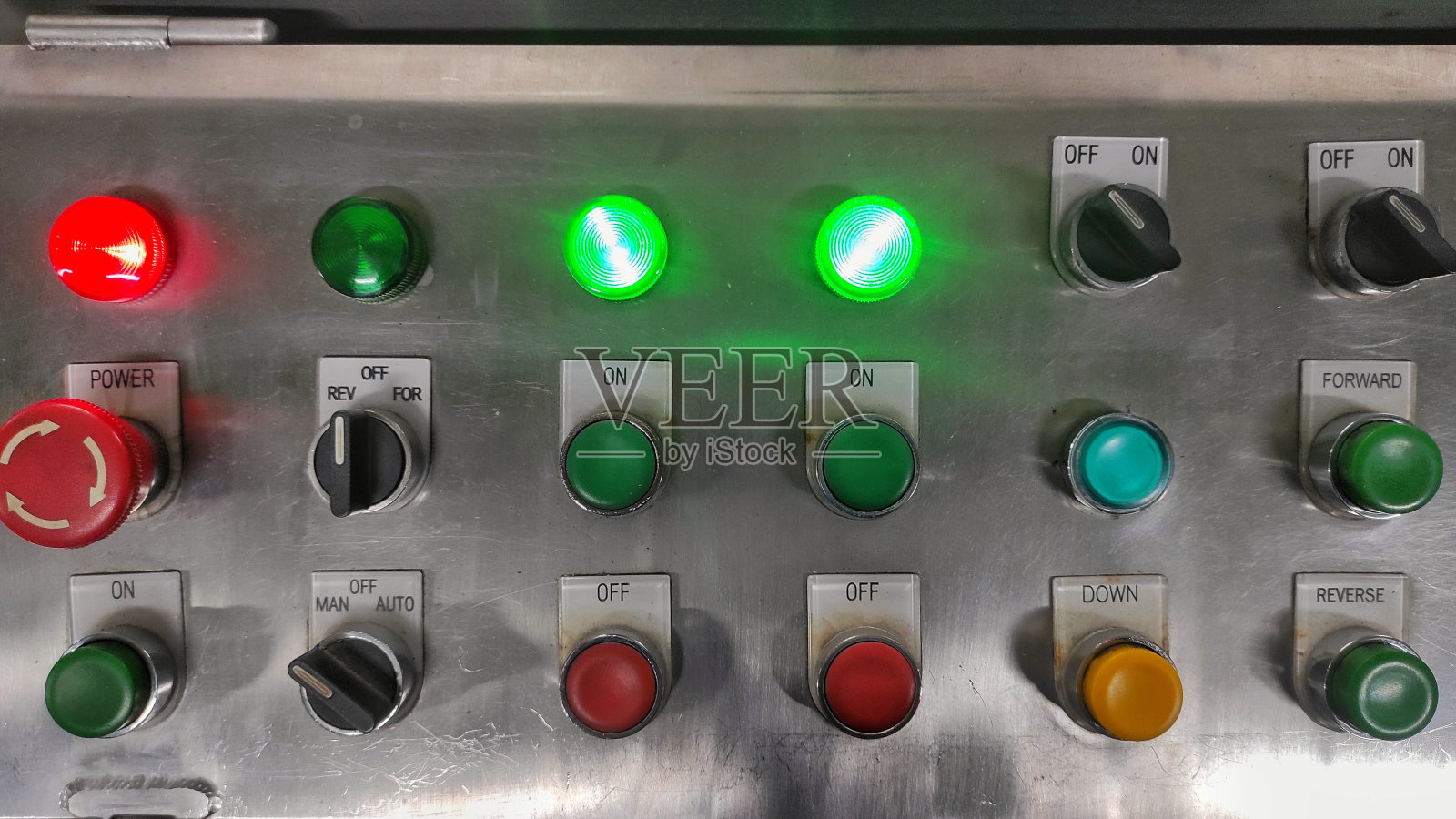 工厂机器控制面板照片摄影图片