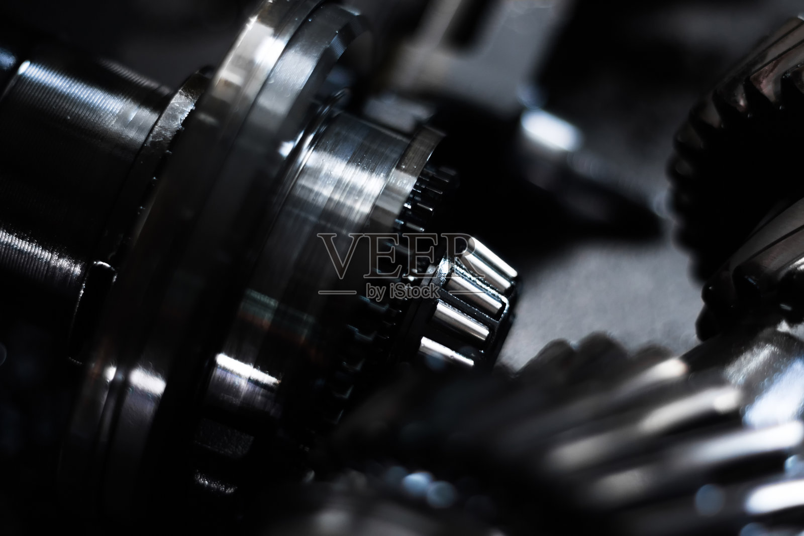 齿轮箱中间轴带锥形轴承照片摄影图片