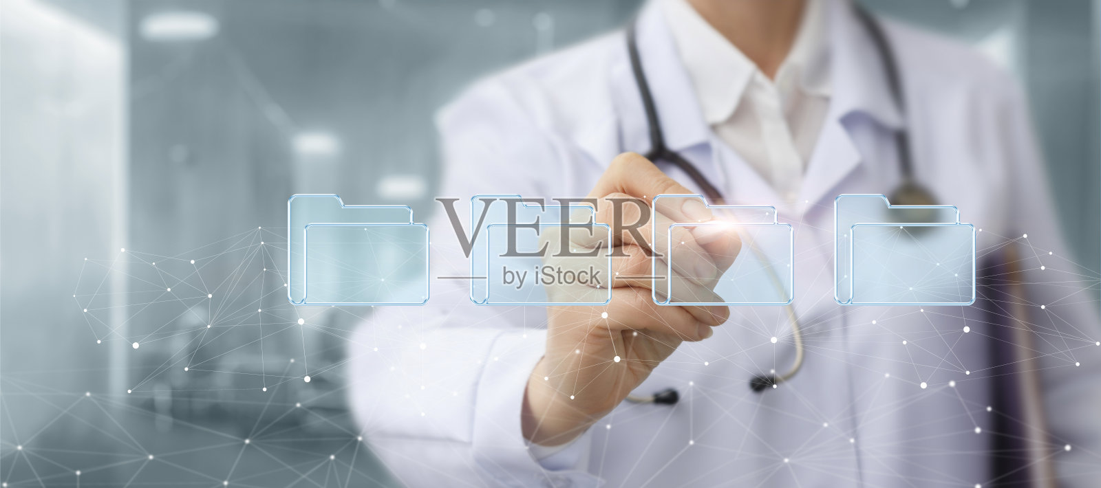 医生处理电子文件和档案。照片摄影图片