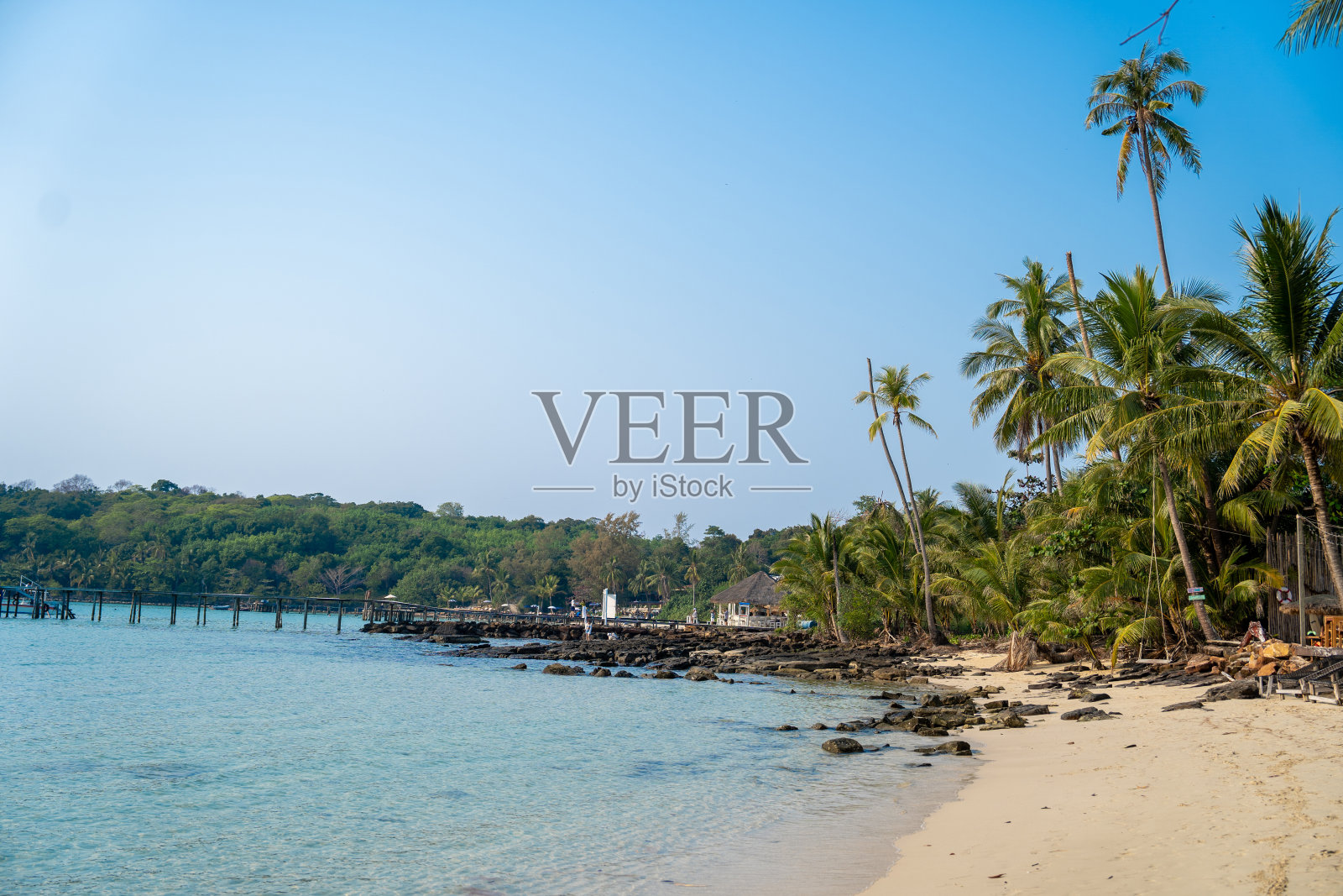 阳光明媚的一天，泰国Koh Kood海滩的全景。照片摄影图片