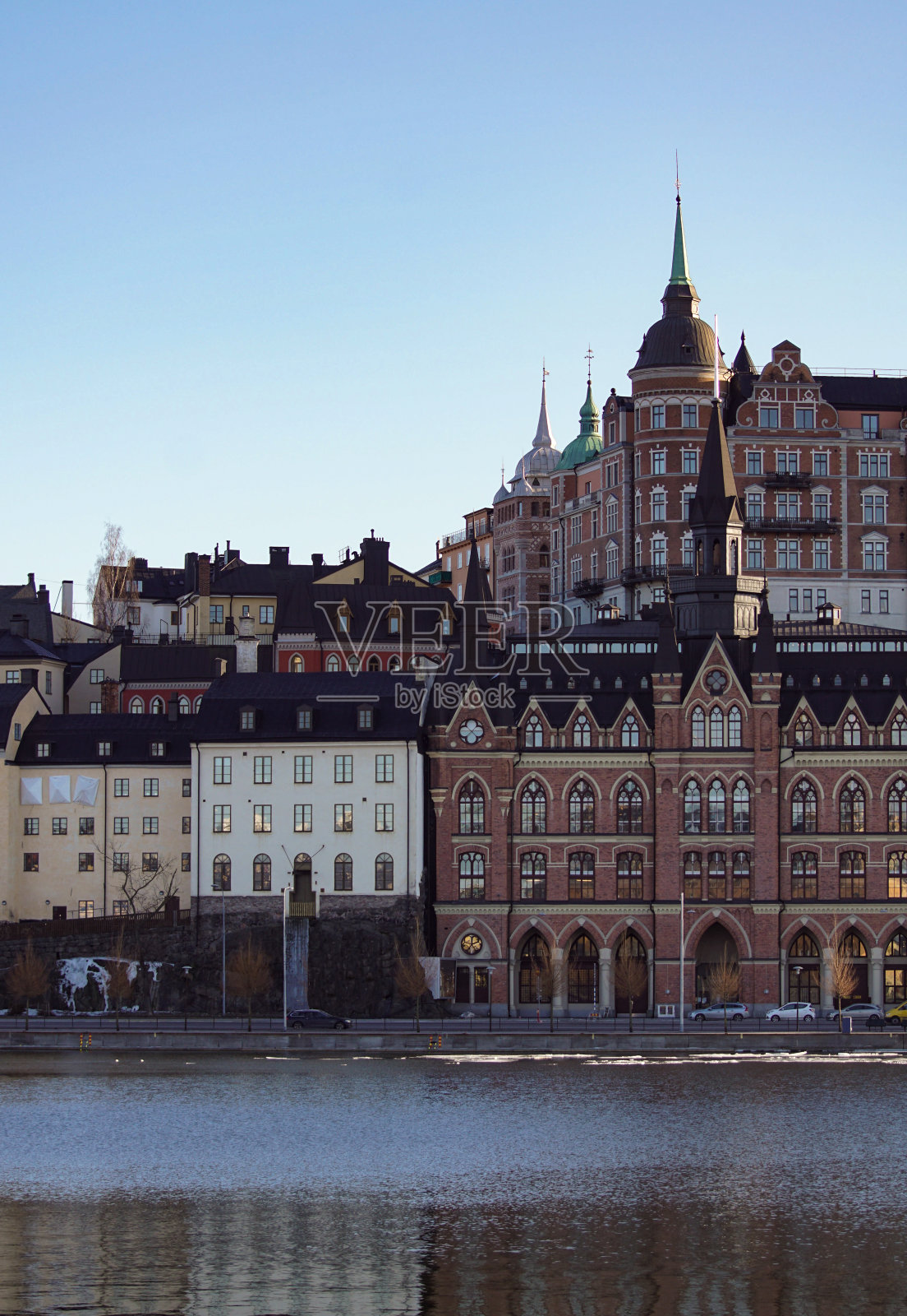 晴空下的城市建筑照片摄影图片