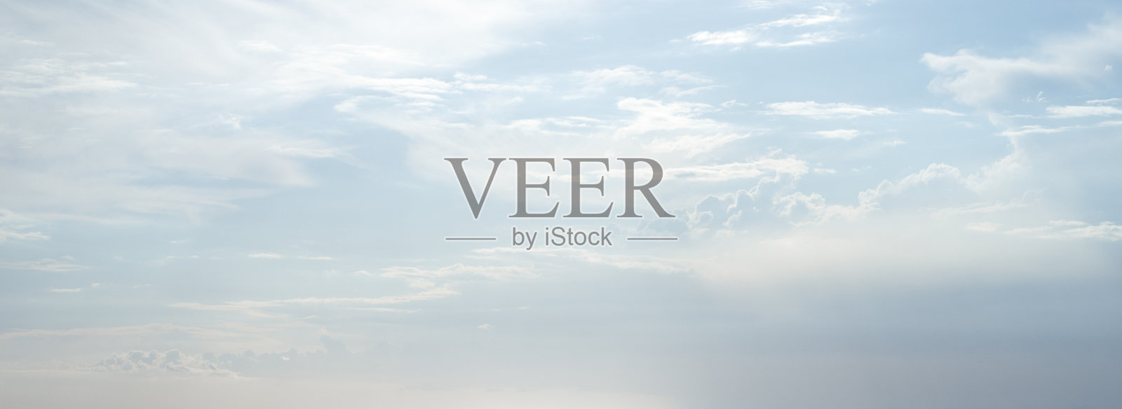 沙滩上的夕阳，黄色的天空照片摄影图片