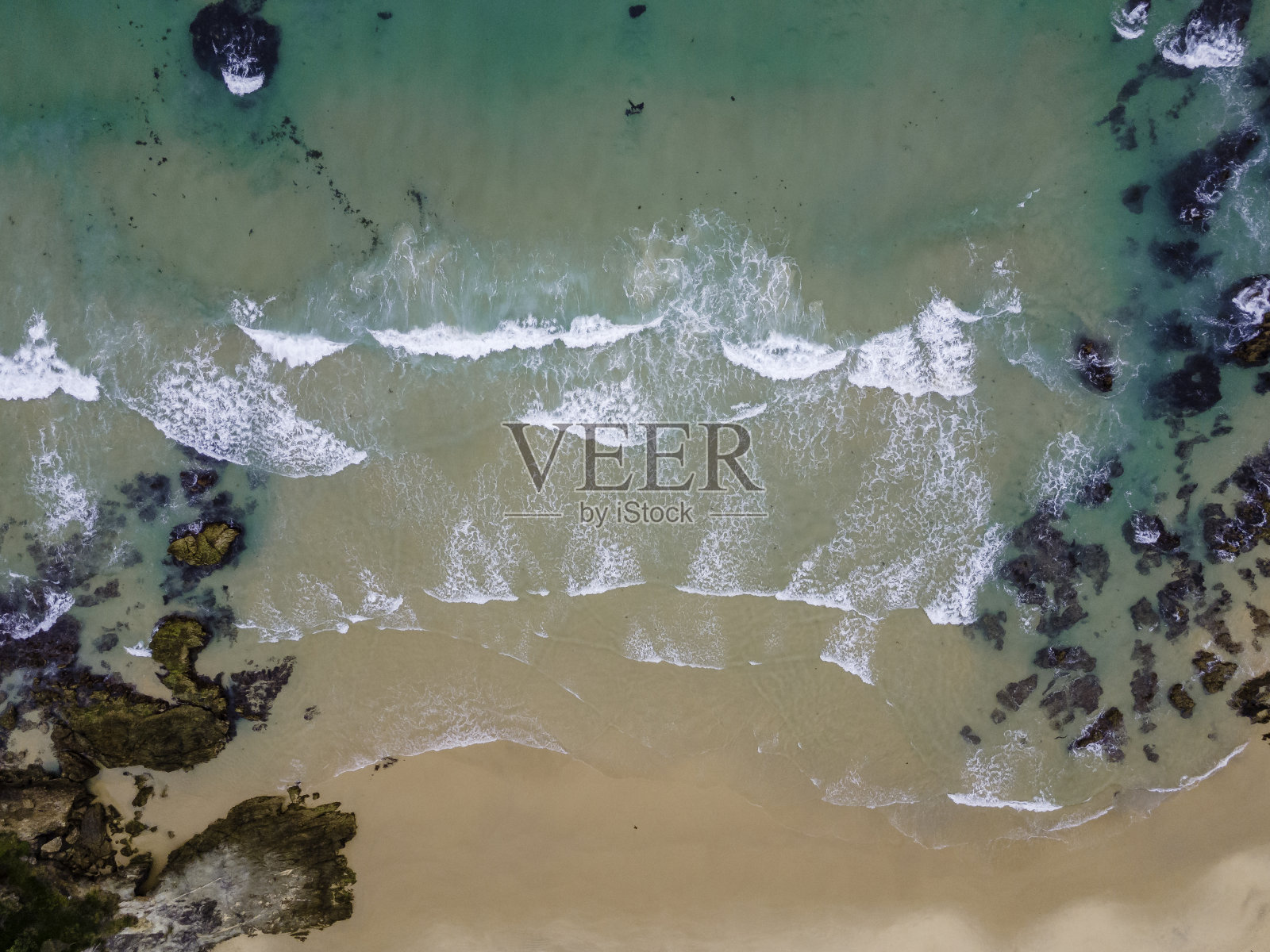 2023年1月，新南威尔士州Narooma海滩上的海浪图案照片摄影图片