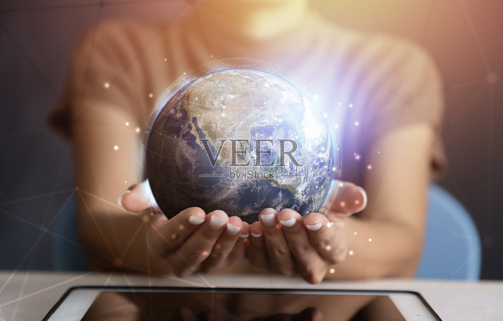 商人携手全球连接理念。节能概念，这张图片的元素由美国宇航局提供照片摄影图片