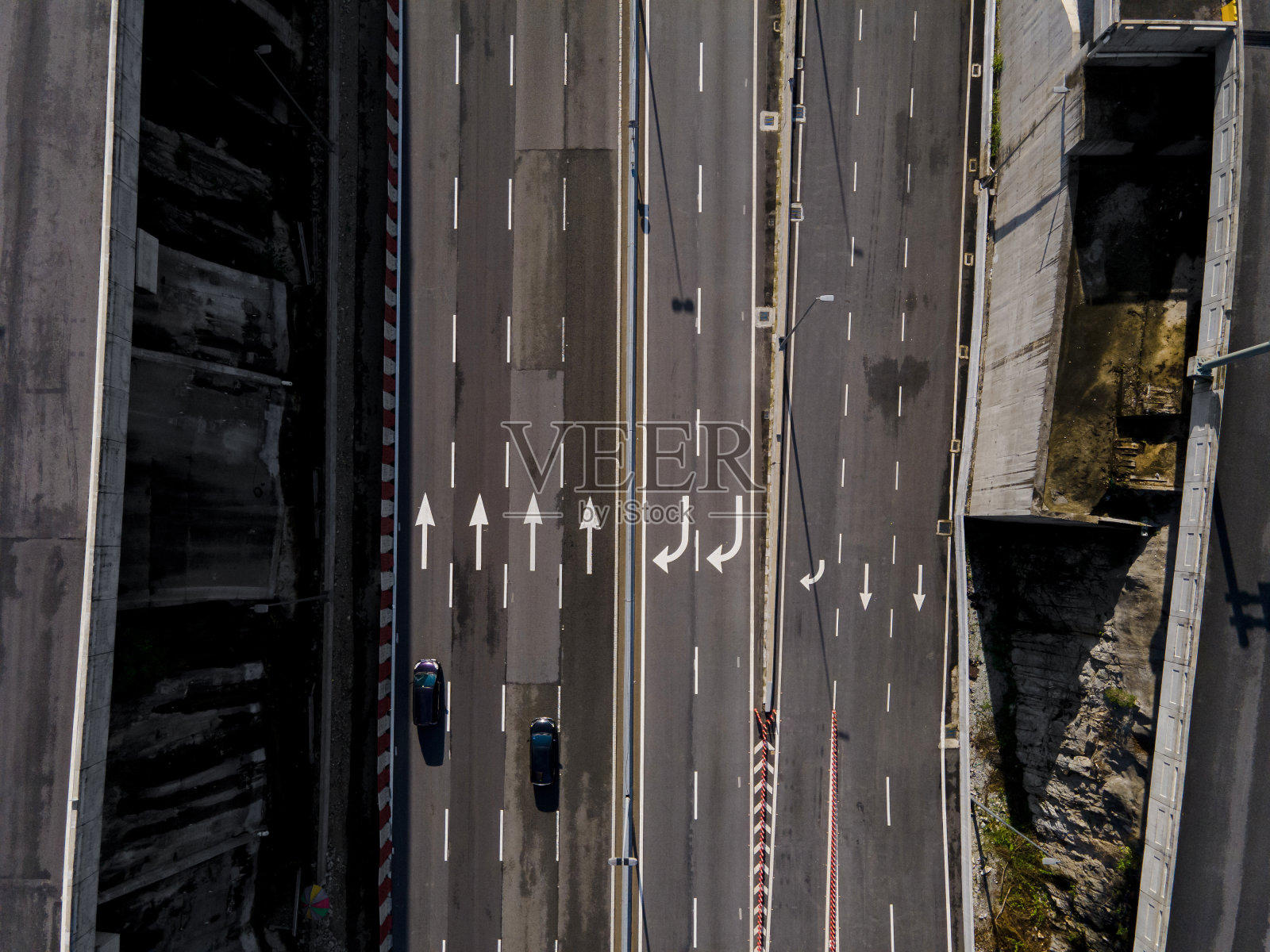 多车道高速公路的鸟瞰图照片摄影图片