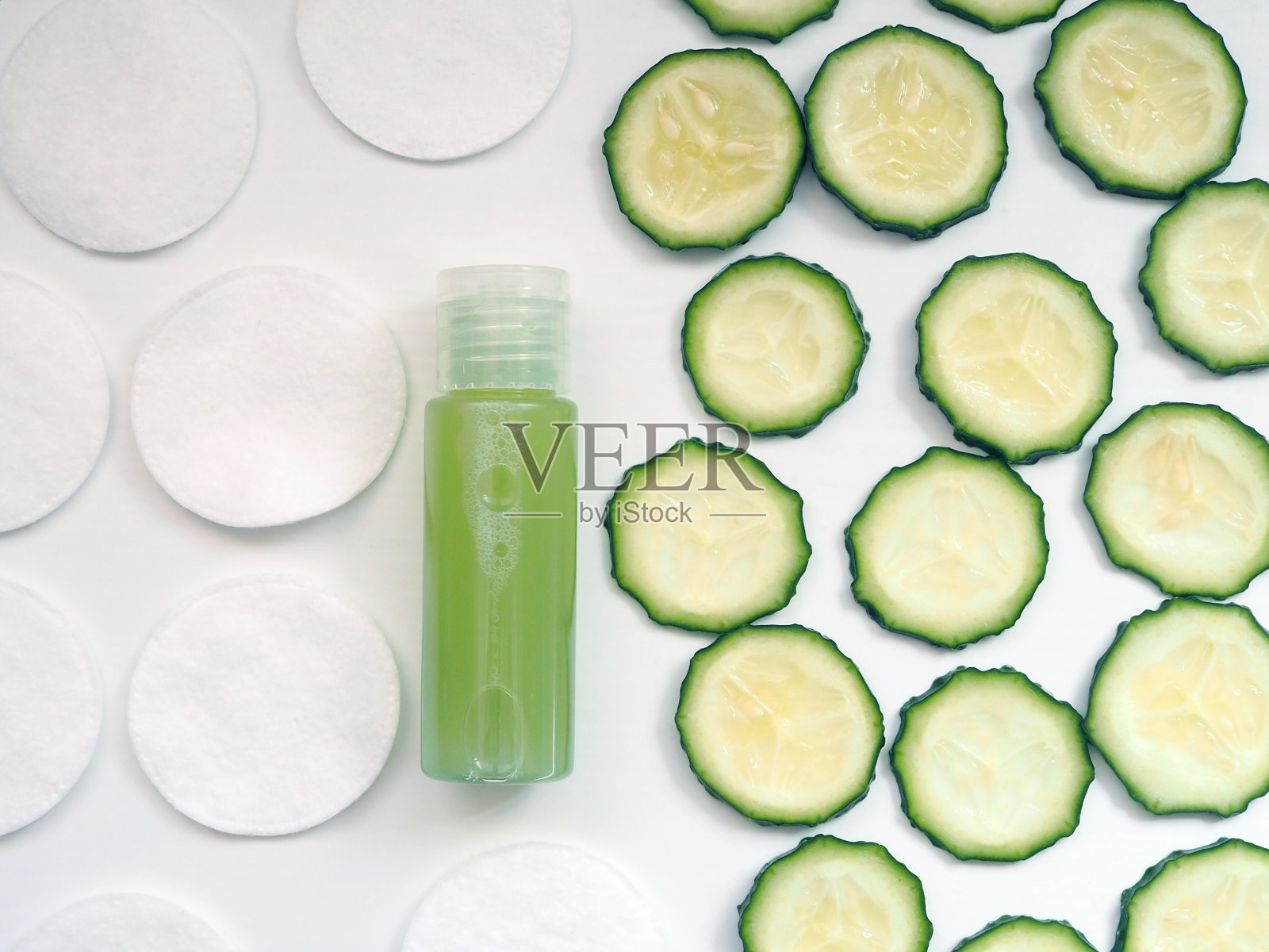 DIY天然黄瓜护肤露照片摄影图片