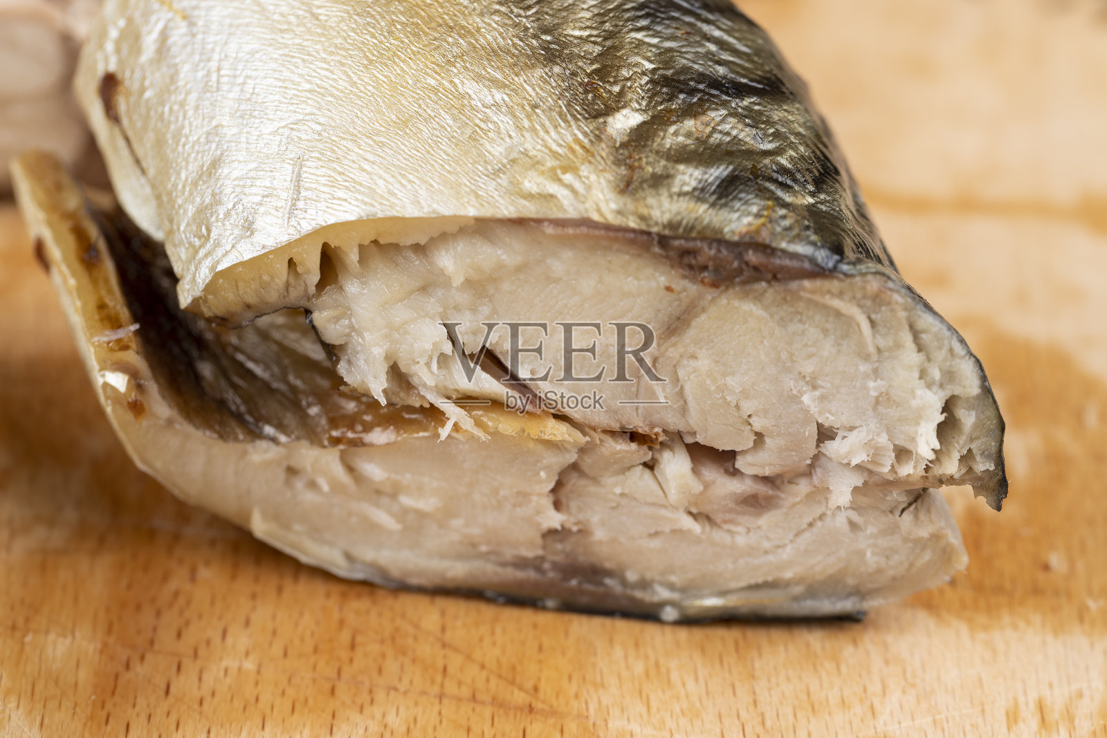 烟熏大西洋鲭鱼切块照片摄影图片