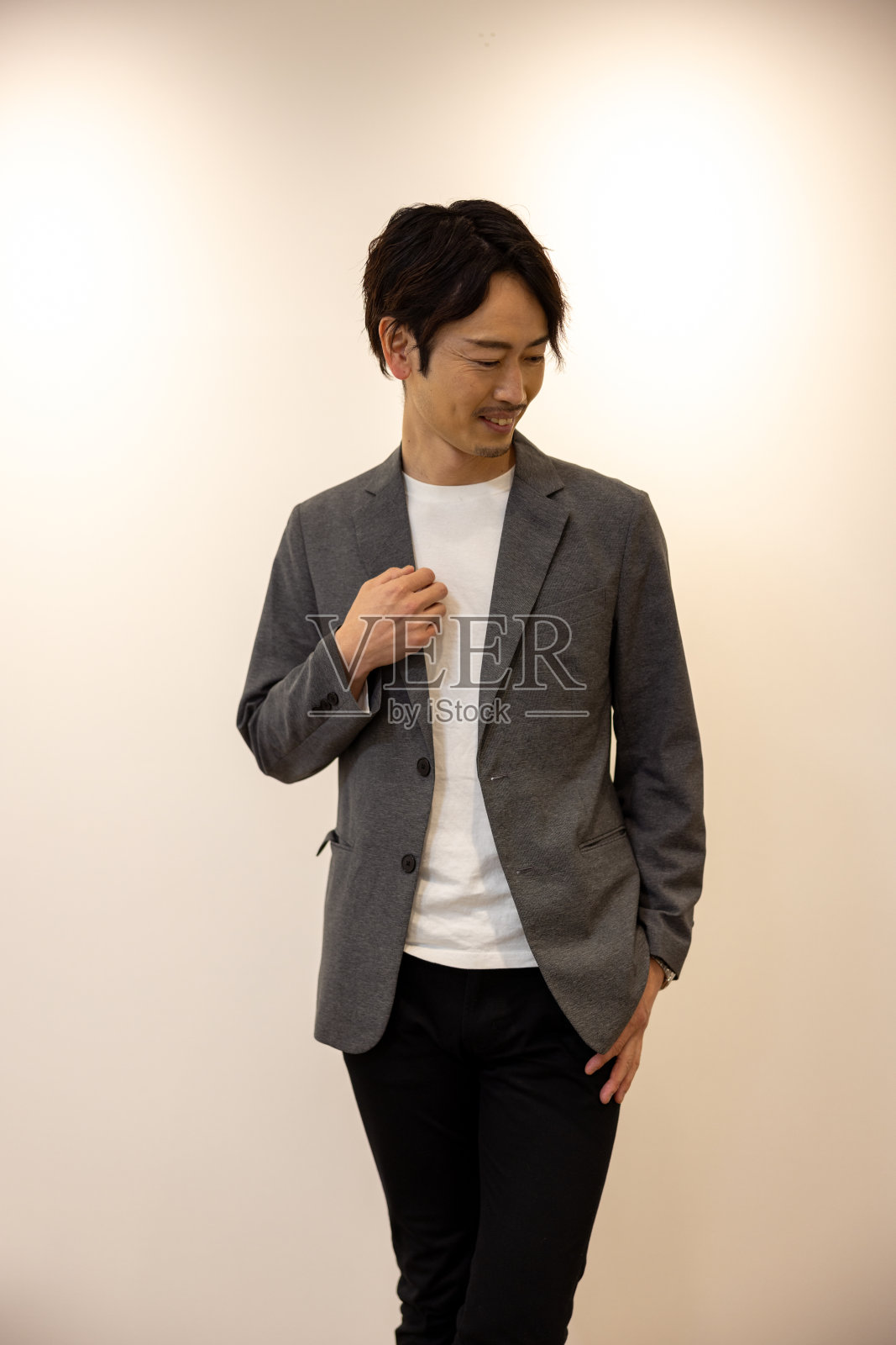 身穿夹克的商人肖像照片摄影图片