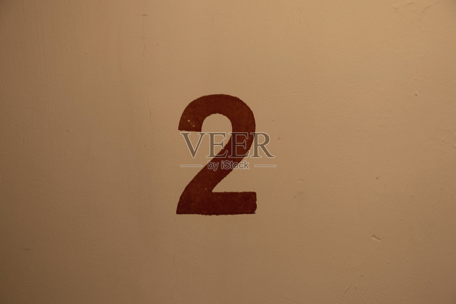 红色2号漆在二楼楼梯的墙上照片摄影图片