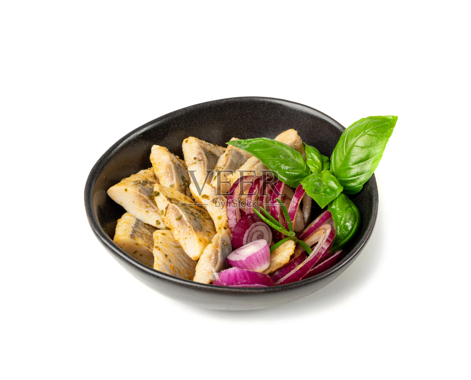 腌鲱鱼片，生腌鱼肉，腌鲱鱼在白色背景照片摄影图片