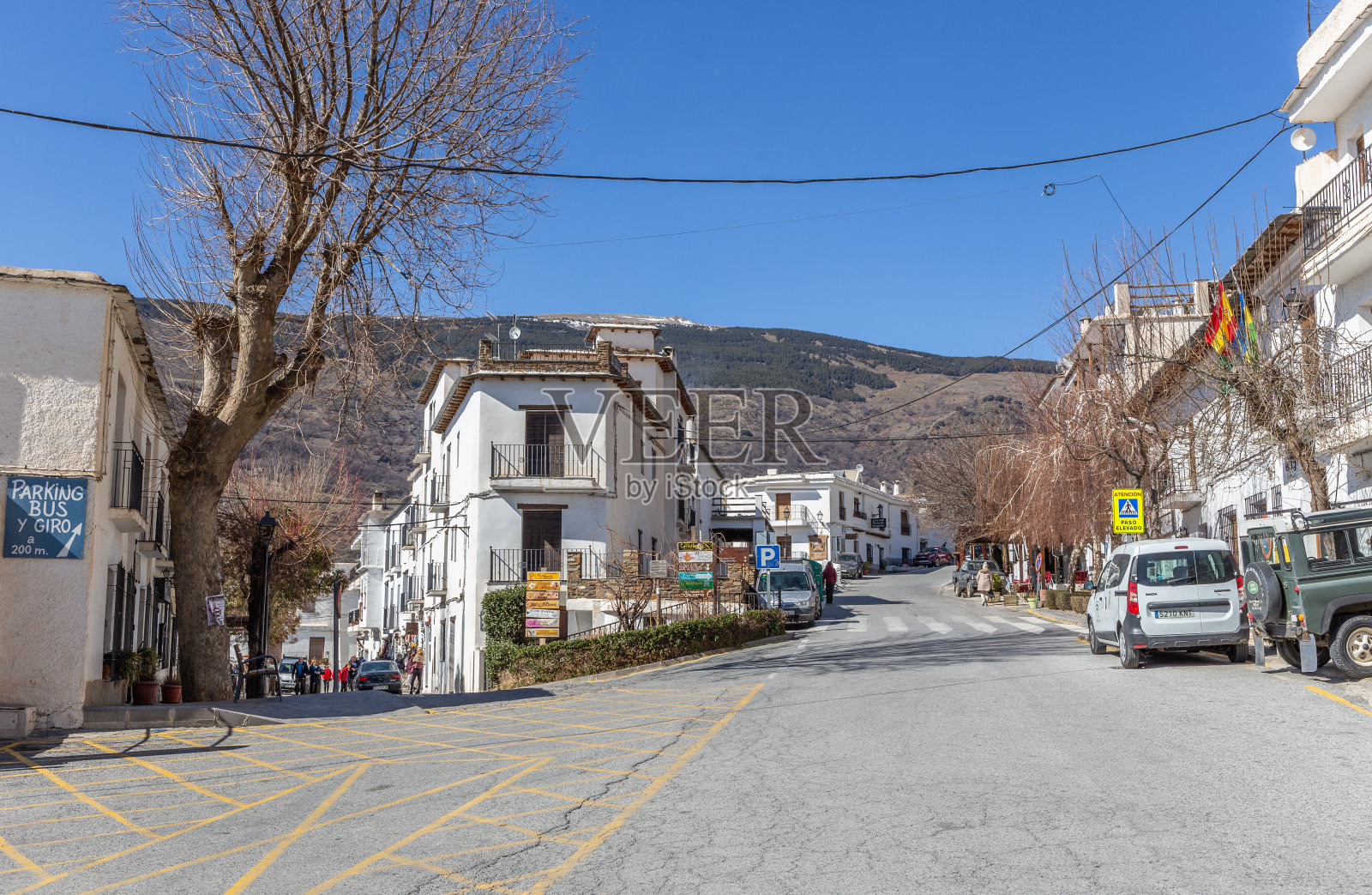 在西班牙安达卢西亚的自然保护区，内华达山脉Capileira的小巷照片摄影图片