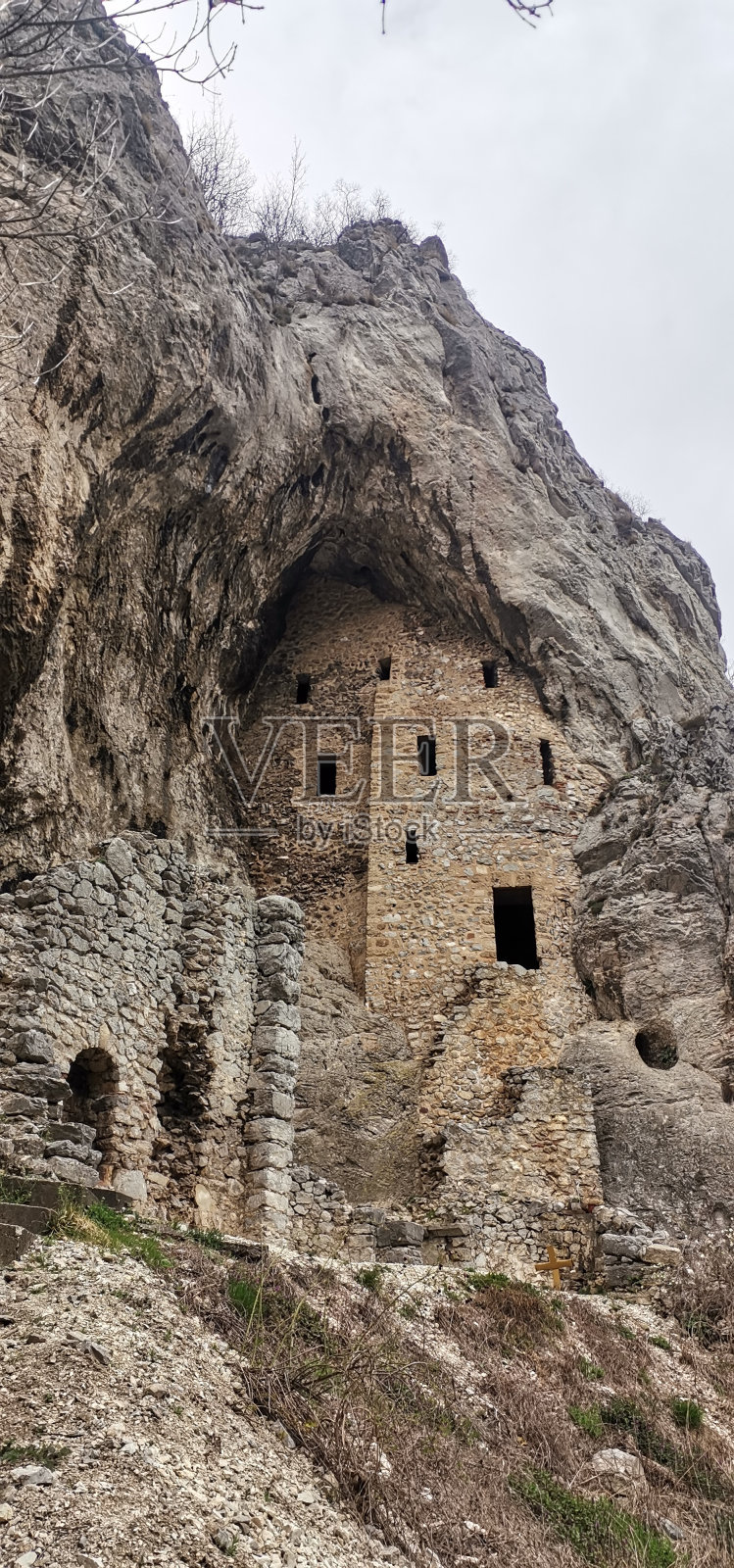 岩石上的教堂照片摄影图片