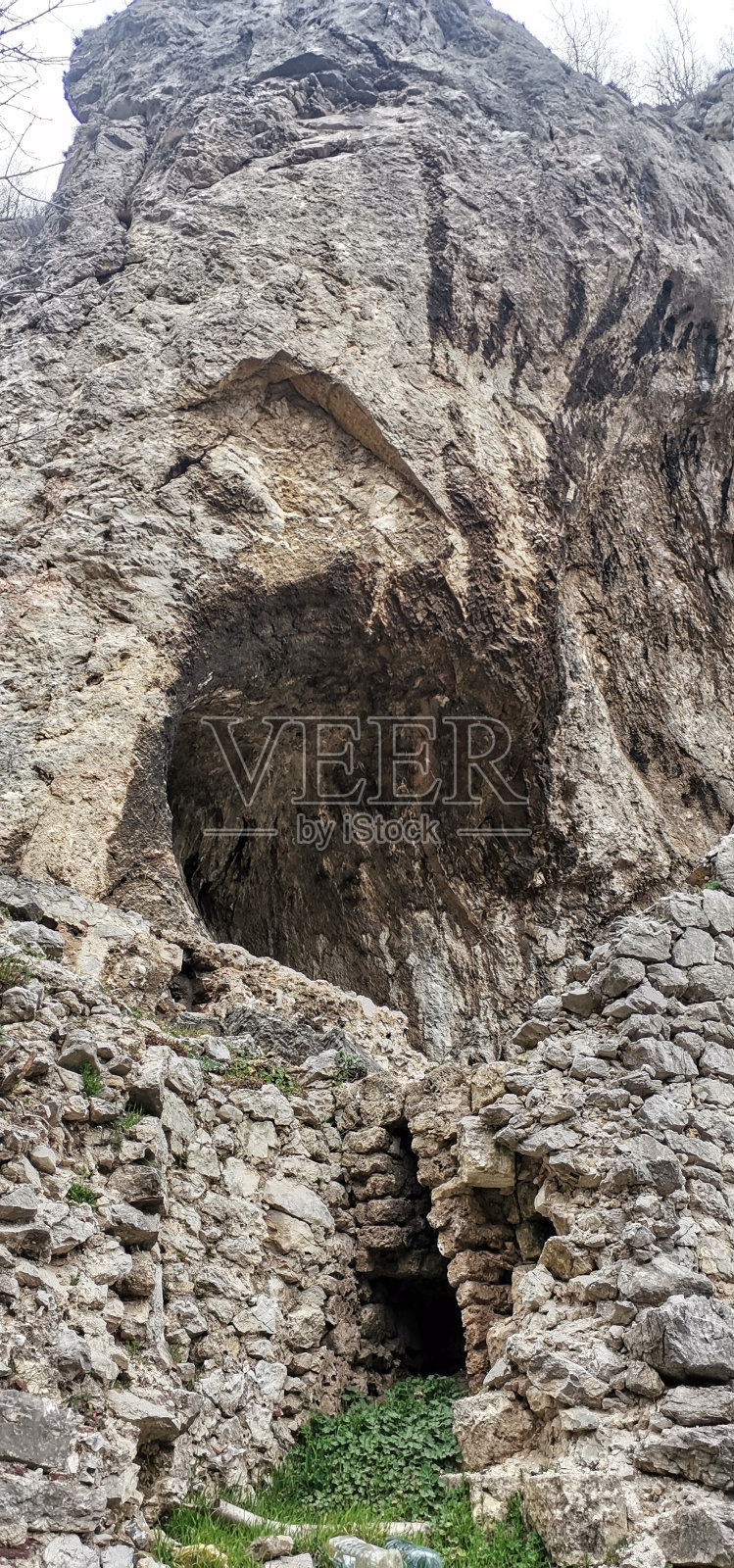 岩石上的教堂照片摄影图片