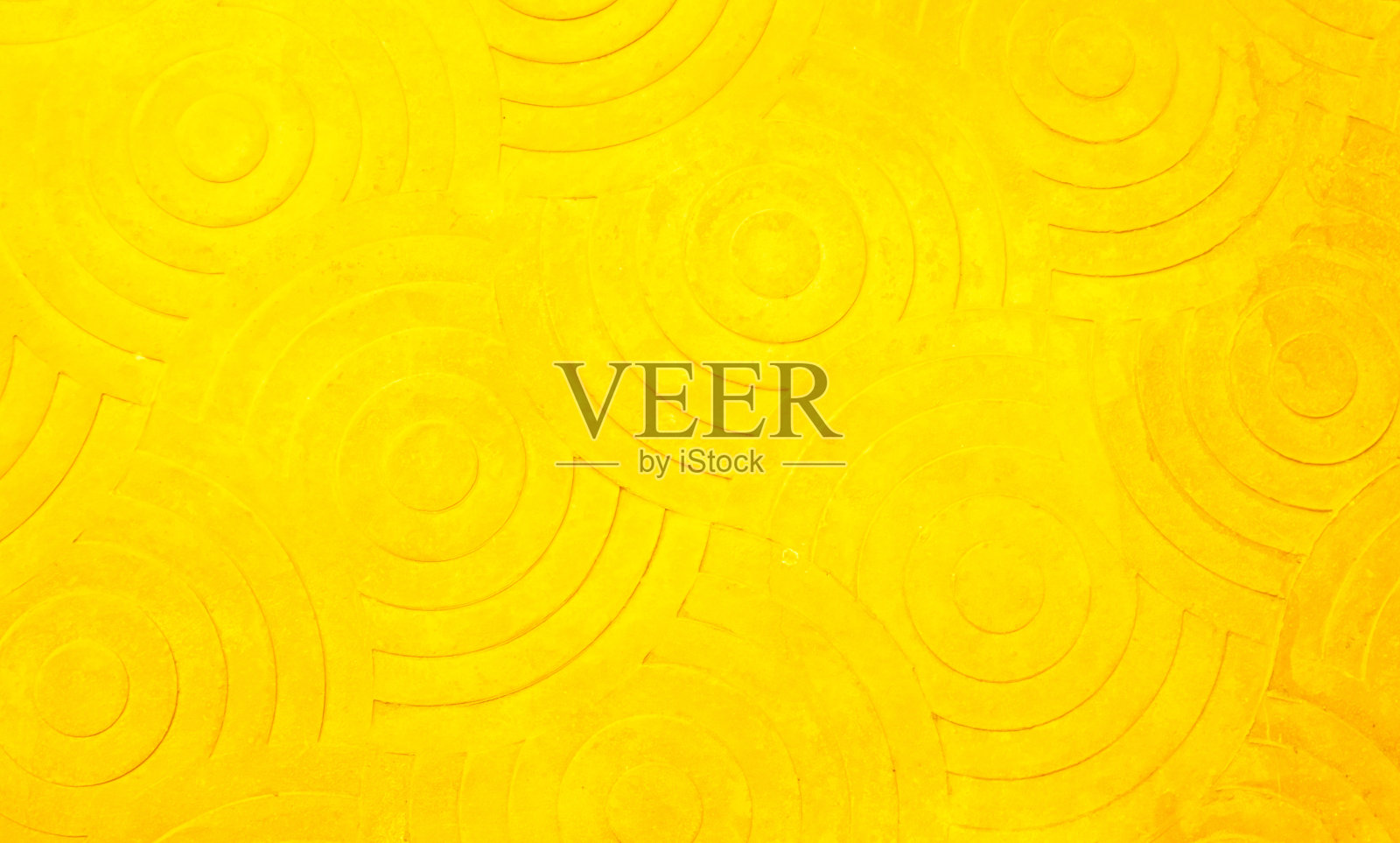 黄色混凝土纹理墙体背景。花园走道上的橙色油漆地板冲压混凝土表面清洁抛光。壁纸图案弯曲圆形粗糙的橘色水泥石装饰照片摄影图片