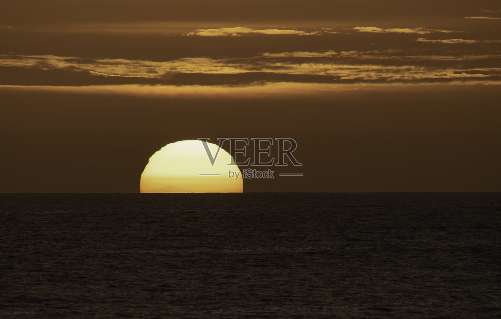 卡尔斯巴德的海上日落照片摄影图片