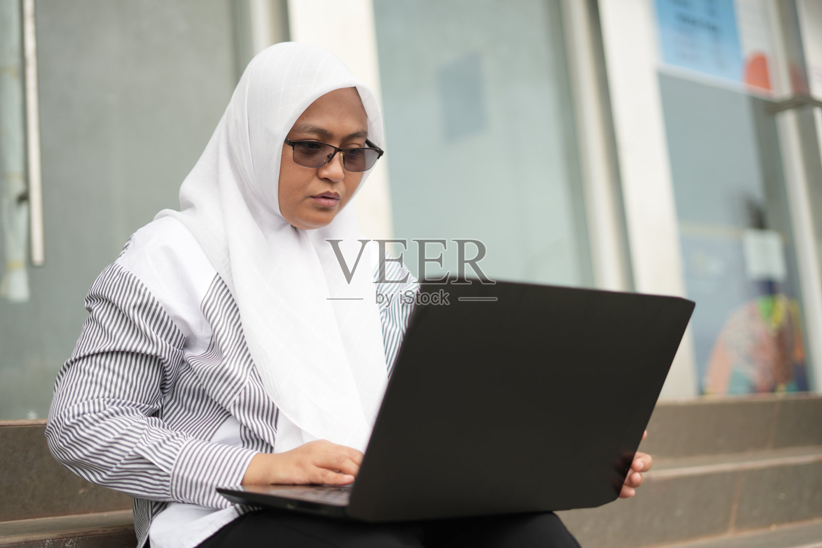 亚洲女性表情照片摄影图片