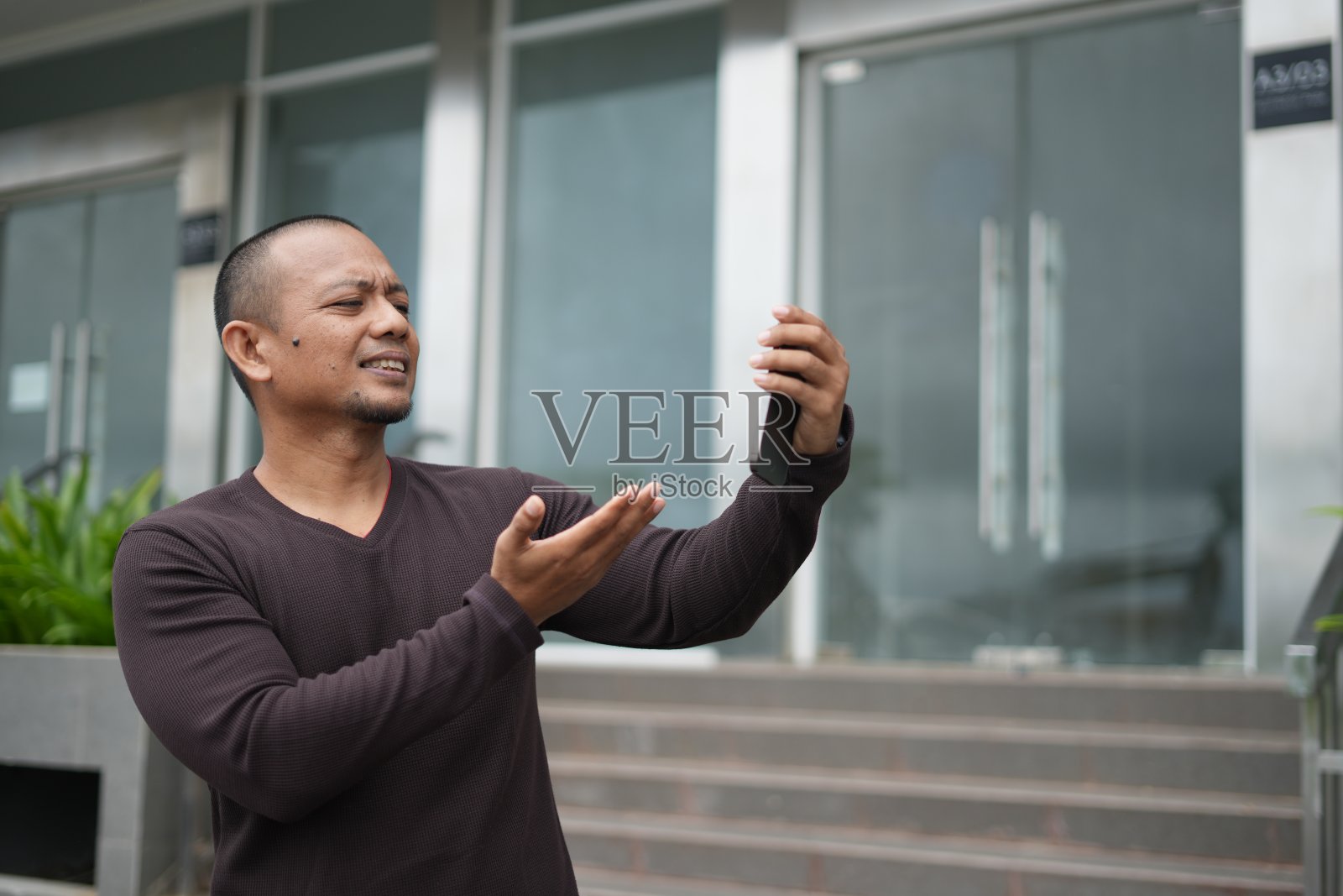 亚洲男人表情照片摄影图片