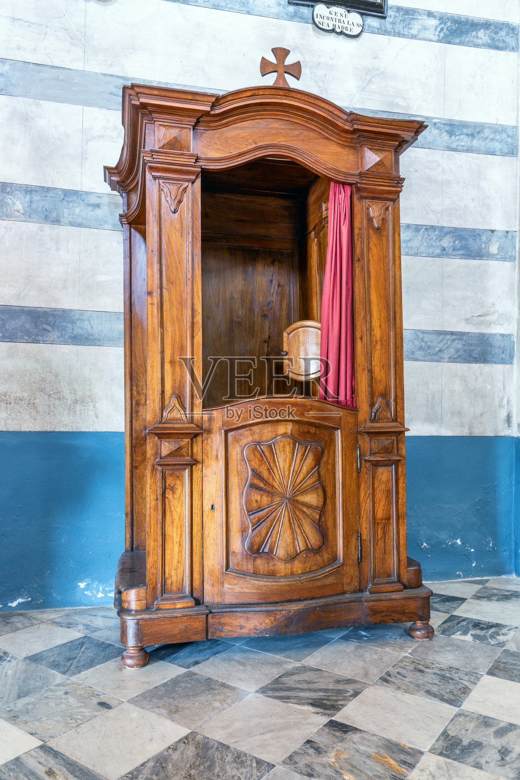 旧木制告解室照片摄影图片