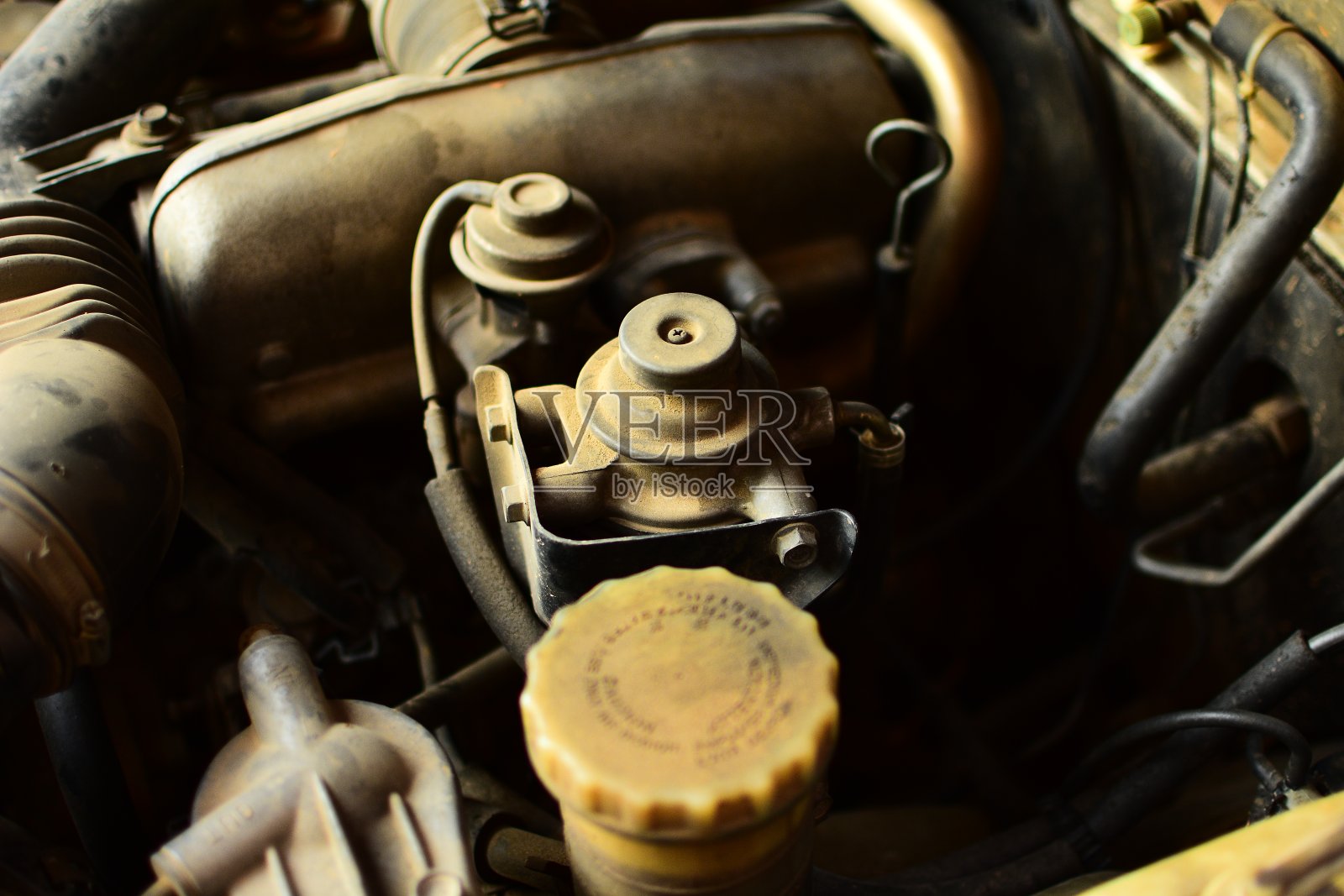 又旧又脏的发动机照片摄影图片