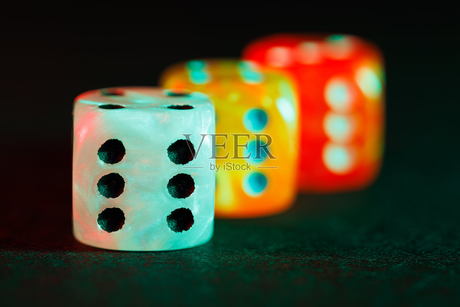 棋盘游戏和角色扮演游戏的骰子照片摄影图片