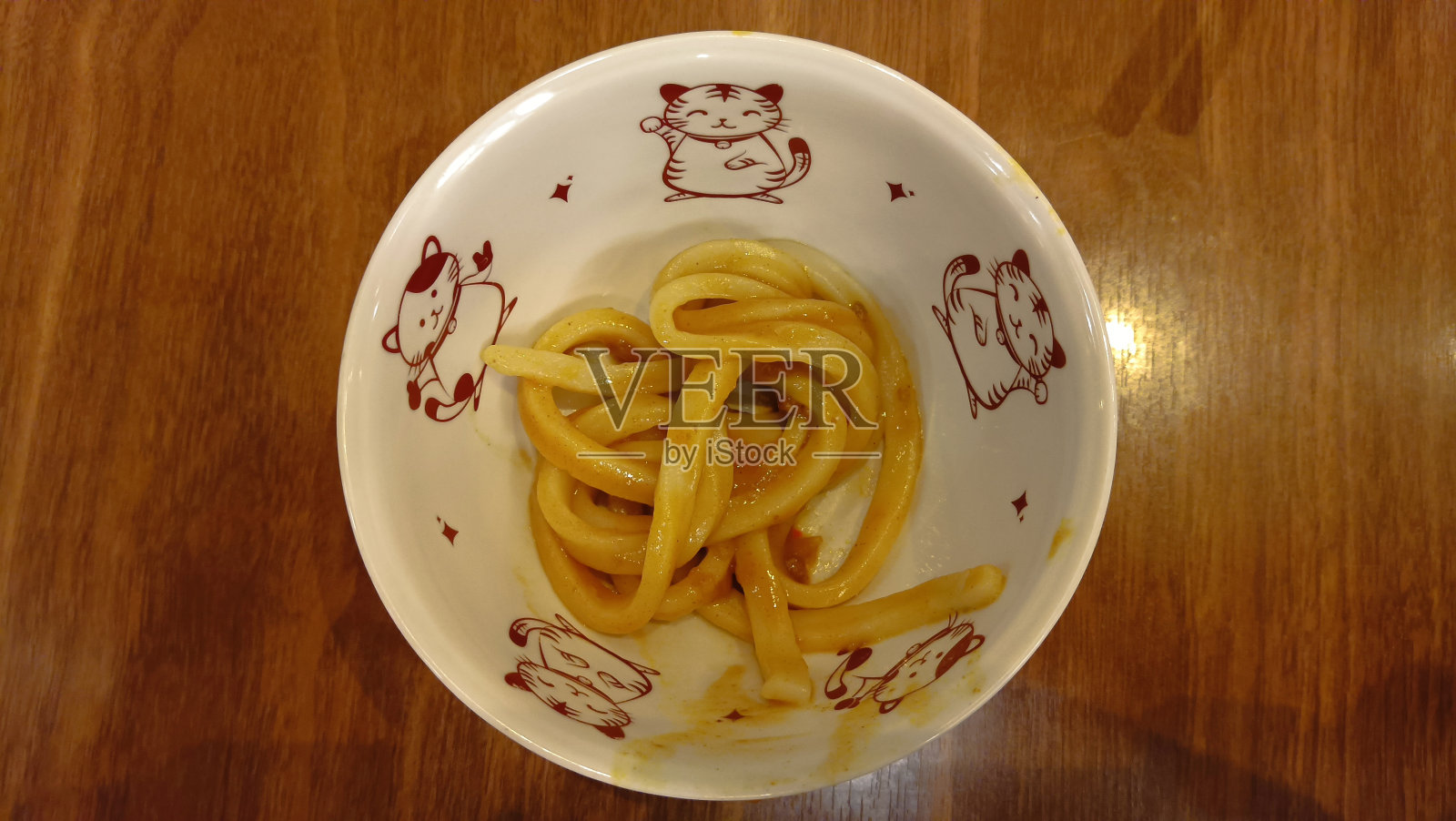 一碗鸡肉面，儿童份照片摄影图片