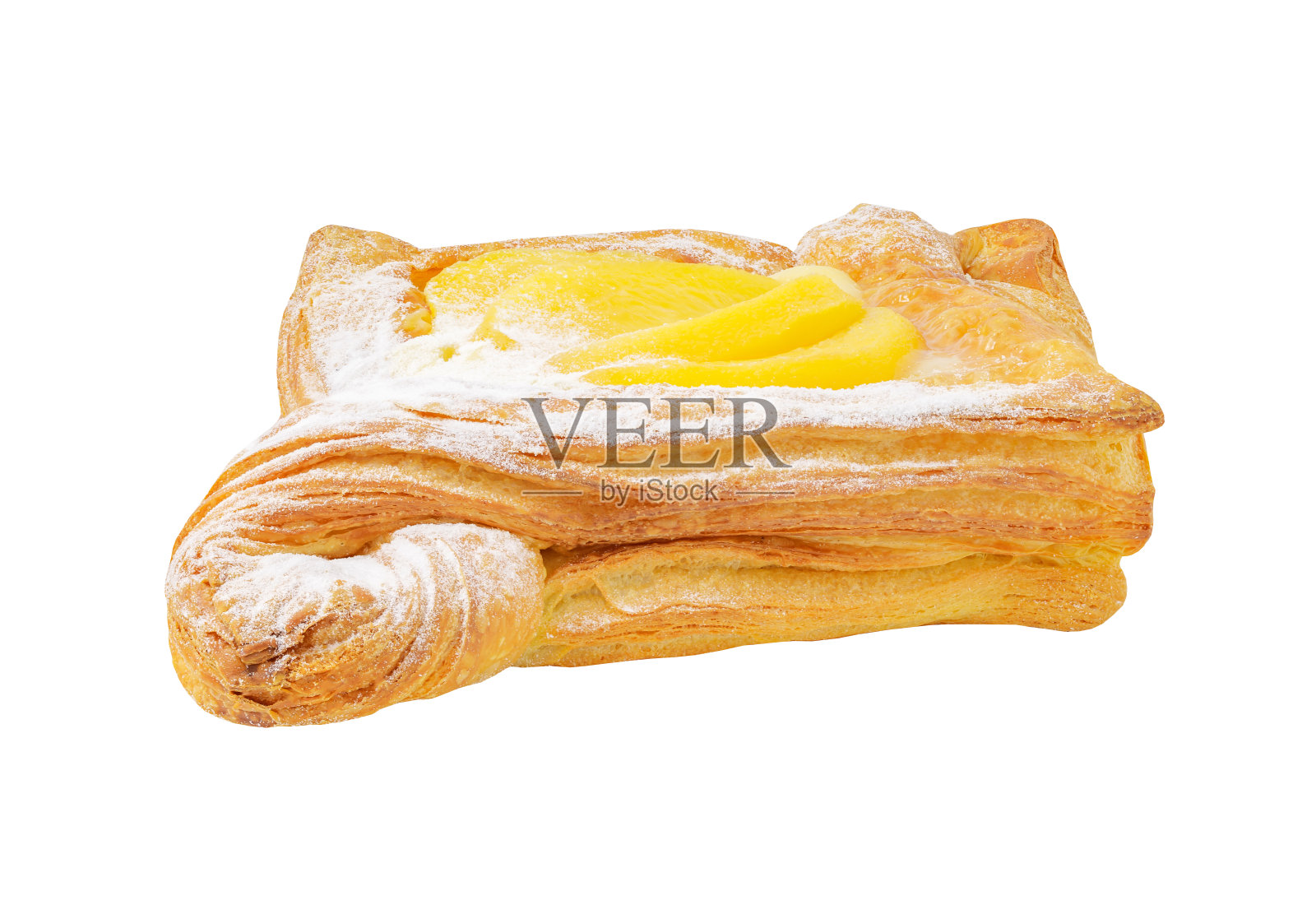 用桃子、奶油和糖粉烘焙的甜酥皮，侧视图，孤立在白色背景上，有修剪路径照片摄影图片