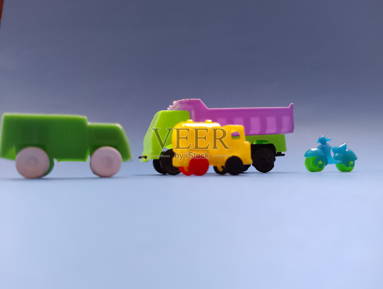 迷你玩具车儿童背景白色背景照片摄影图片