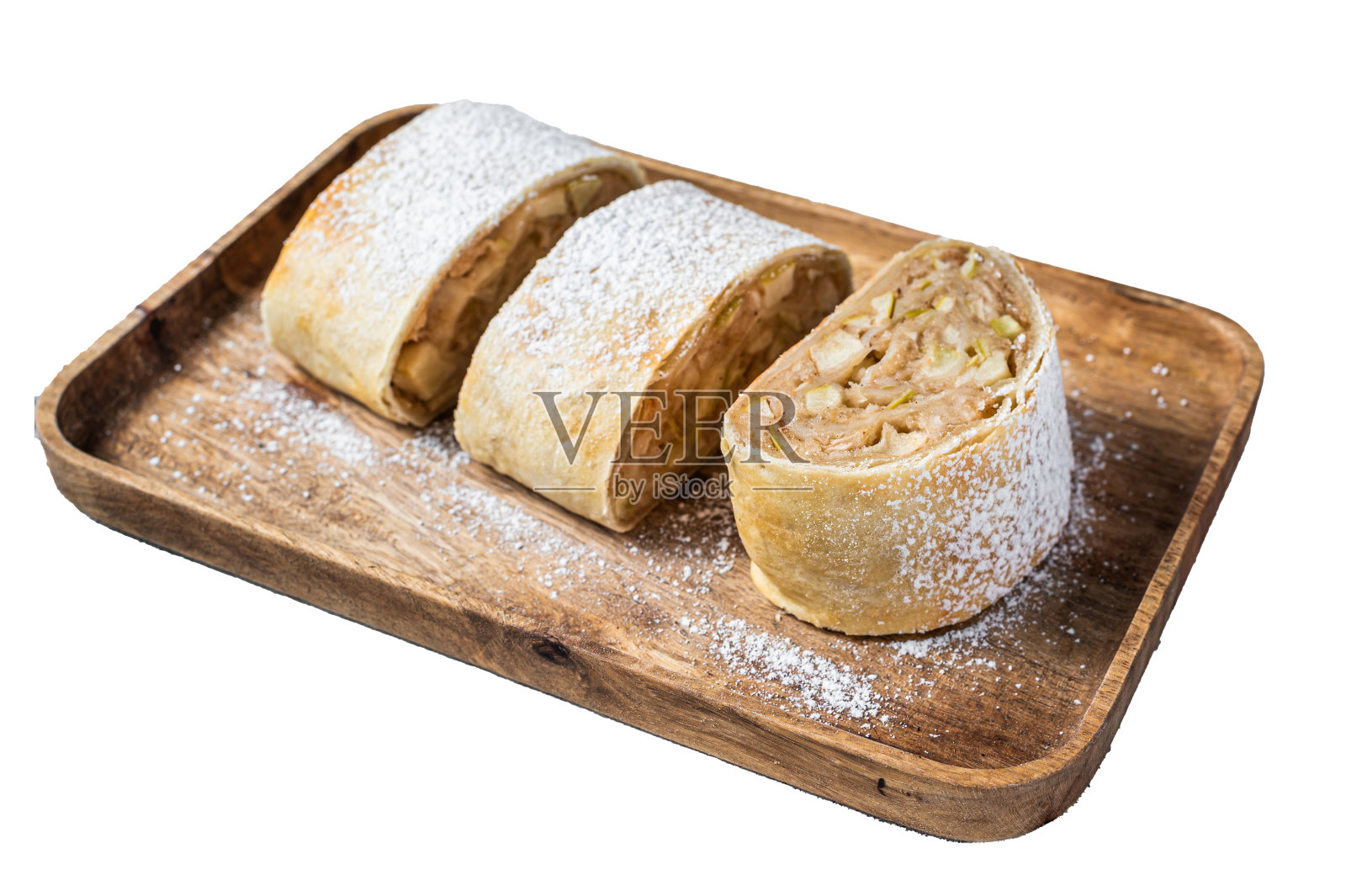 传统的自制苹果馅饼放在木托盘上。孤立在白色背景上。照片摄影图片