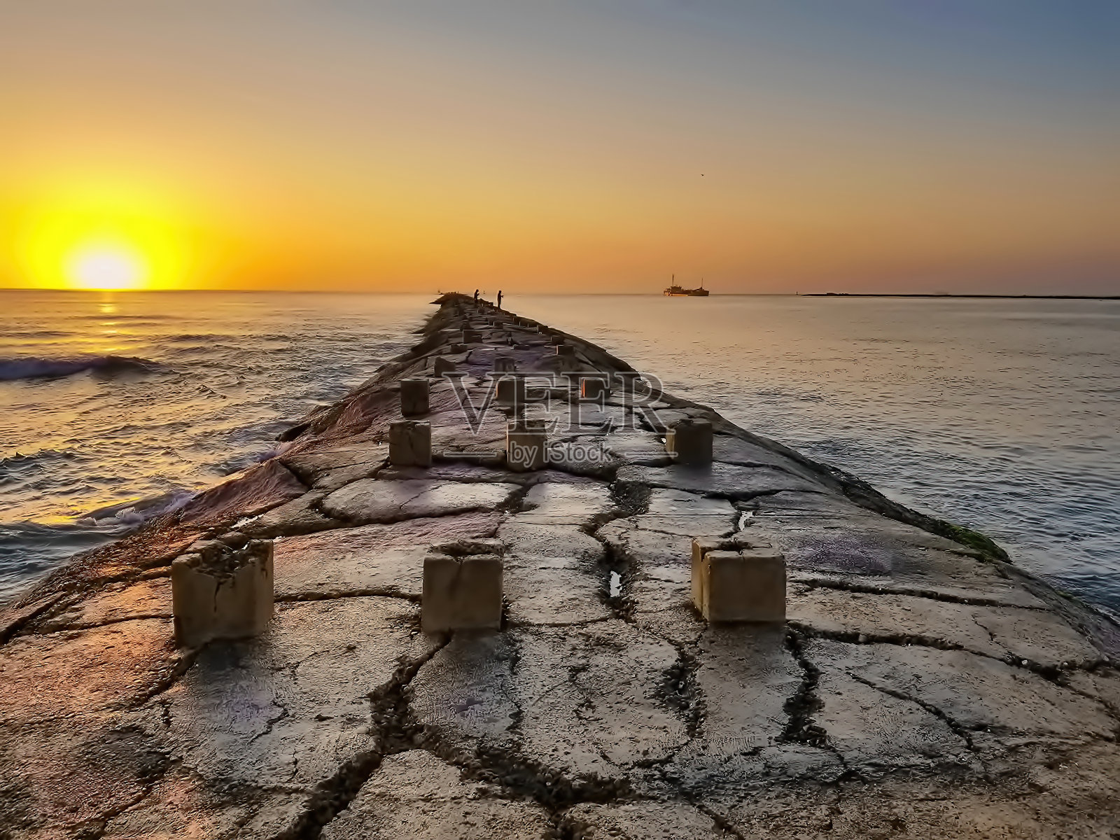 南帕德雷岛码头清晨日出照片摄影图片
