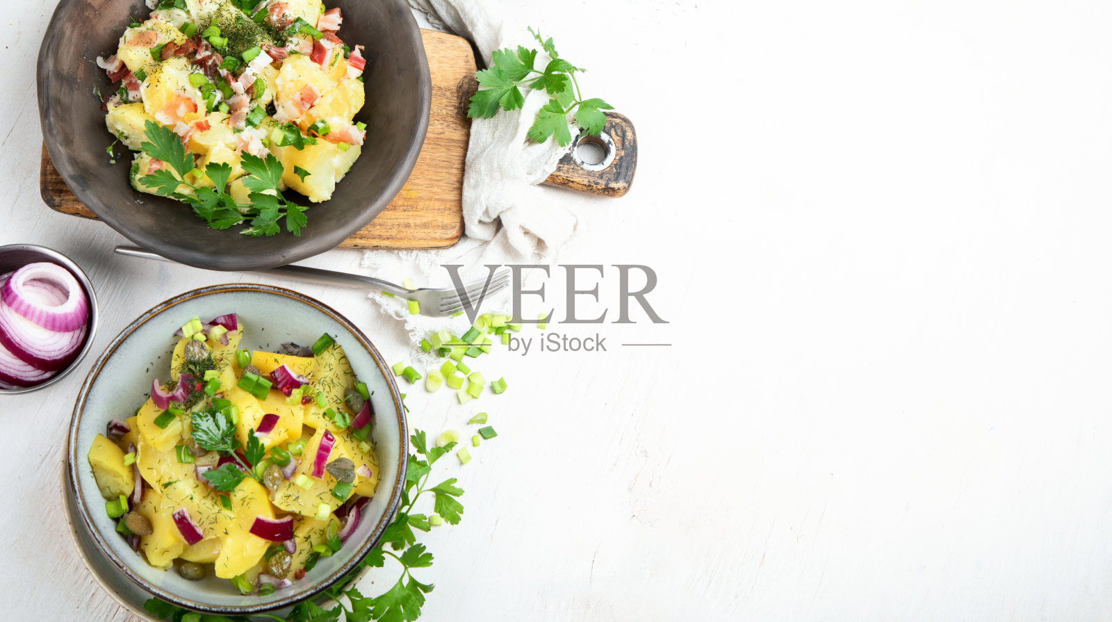 搭配不同的土豆沙拉照片摄影图片