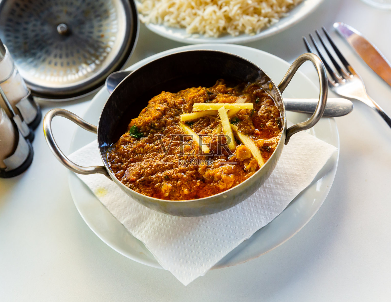 孟加拉咖喱羊肉由山羊肉制成照片摄影图片