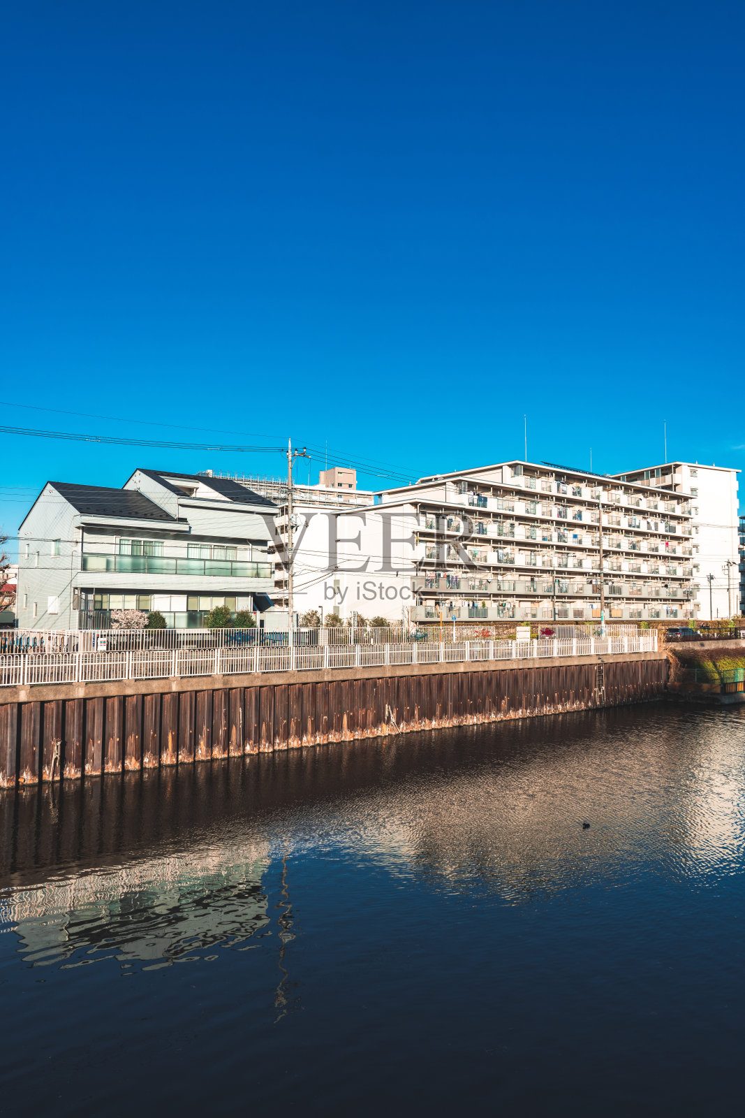 东京隅田区的河流和城市景观照片摄影图片