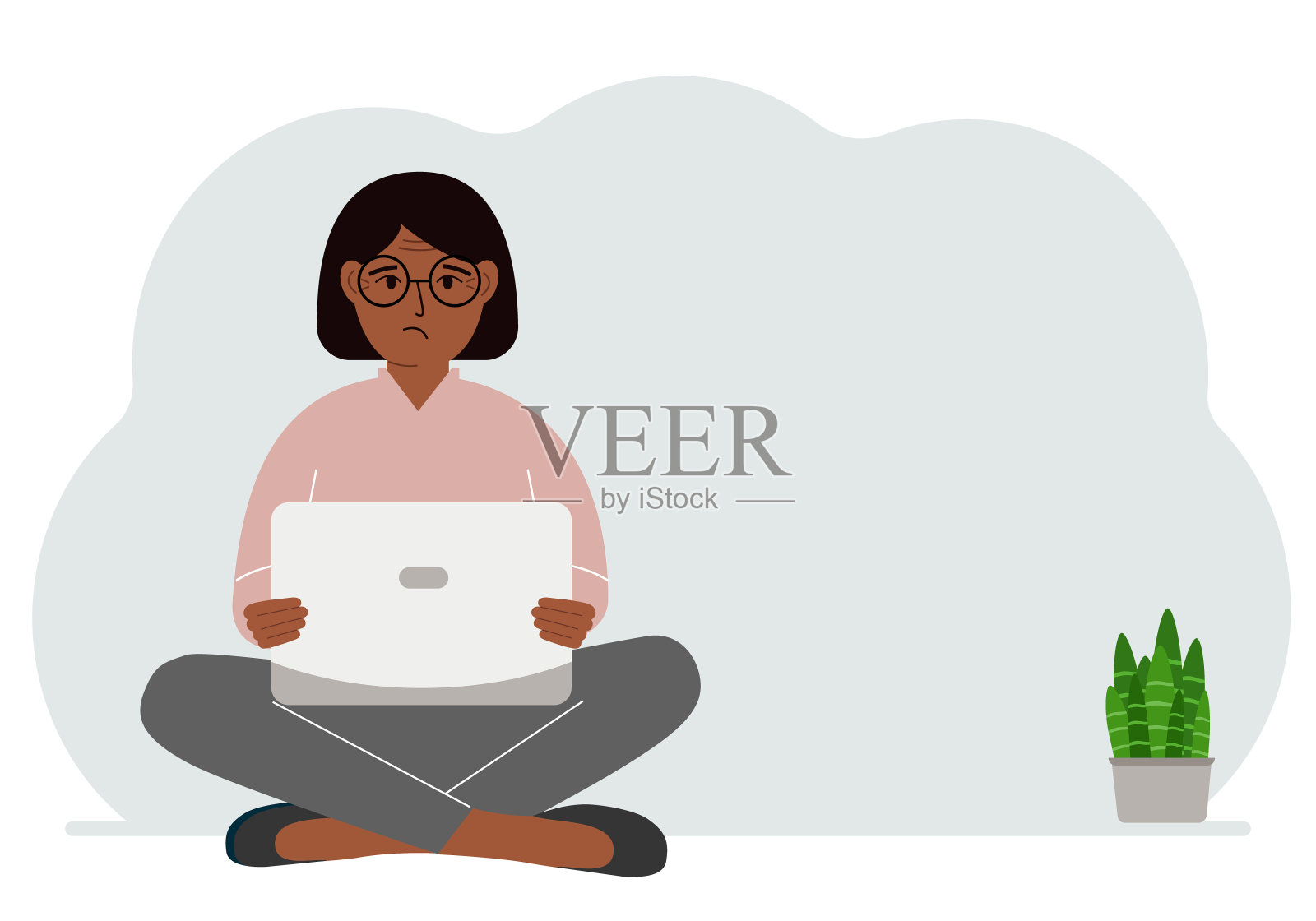 一个女人盘腿坐在他手里，手里拿着一台笔记本电脑。观念工作，教育，读书，看视频。插画图片素材