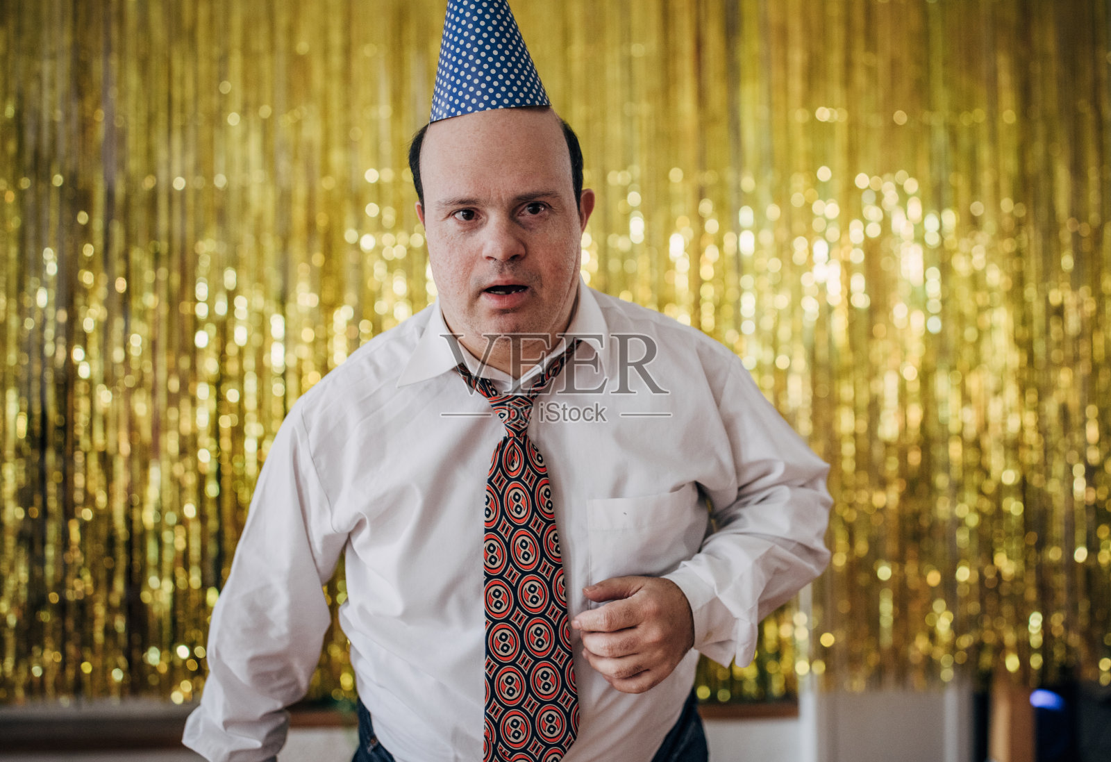 患有唐氏综合征的男子照片摄影图片